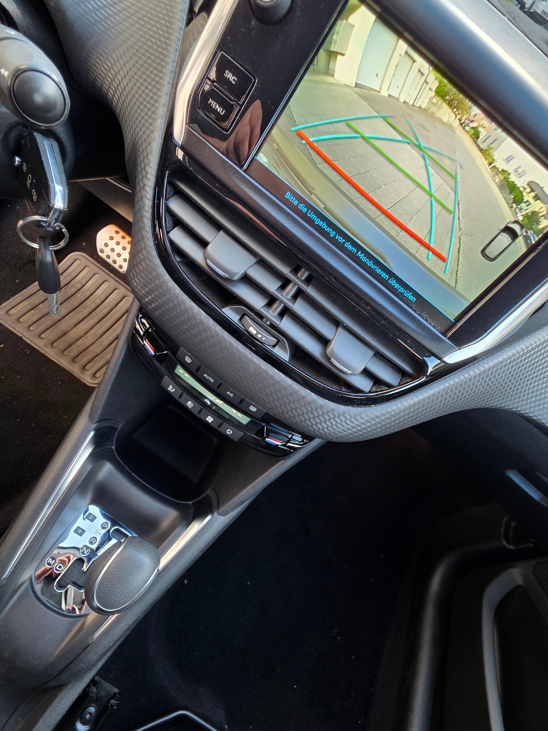 PEUGEOT 208 1.2 PureTech GT Line EAT6-image-12