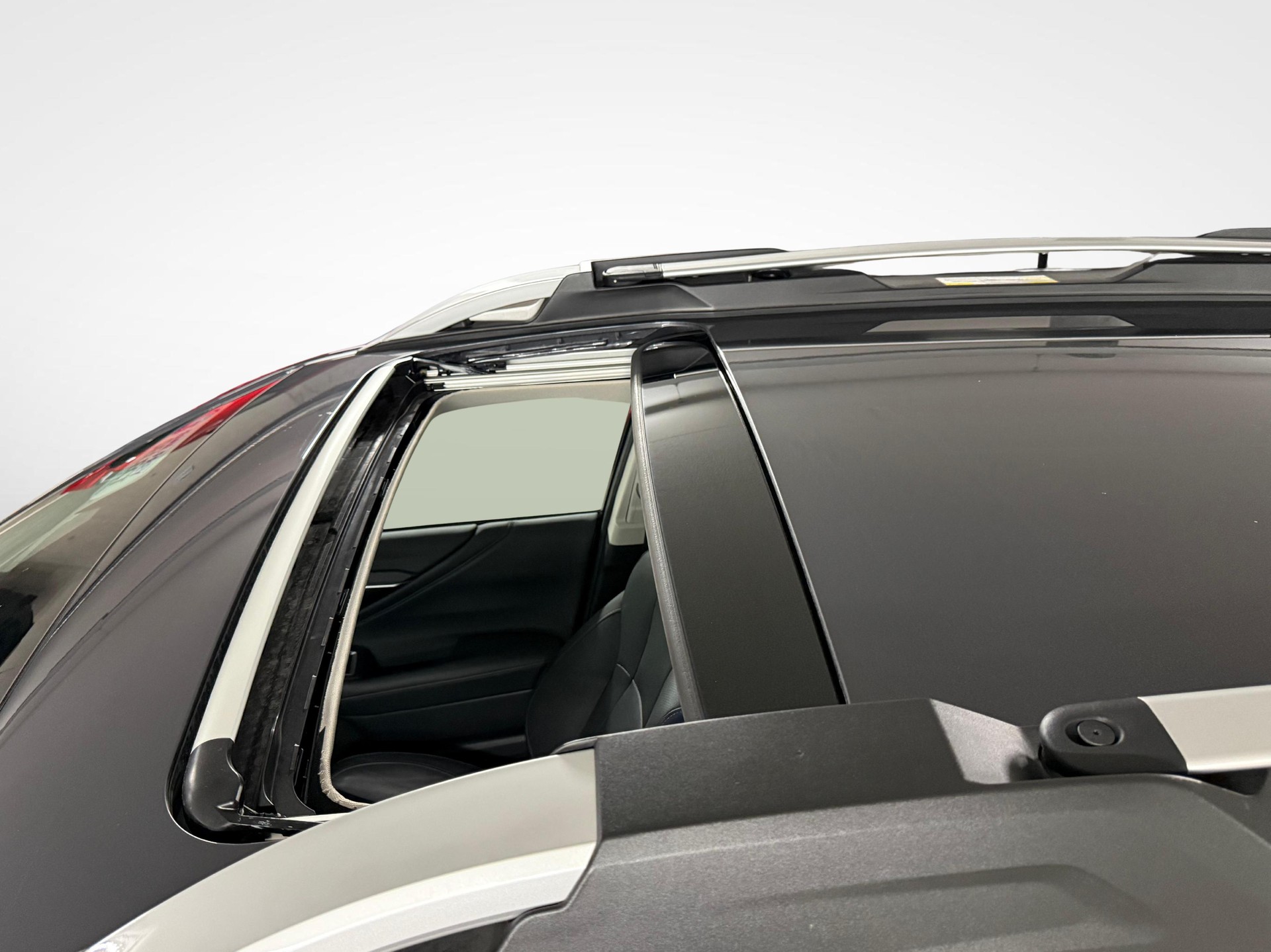SUBARU Outback 2.5i Luxury-image-9