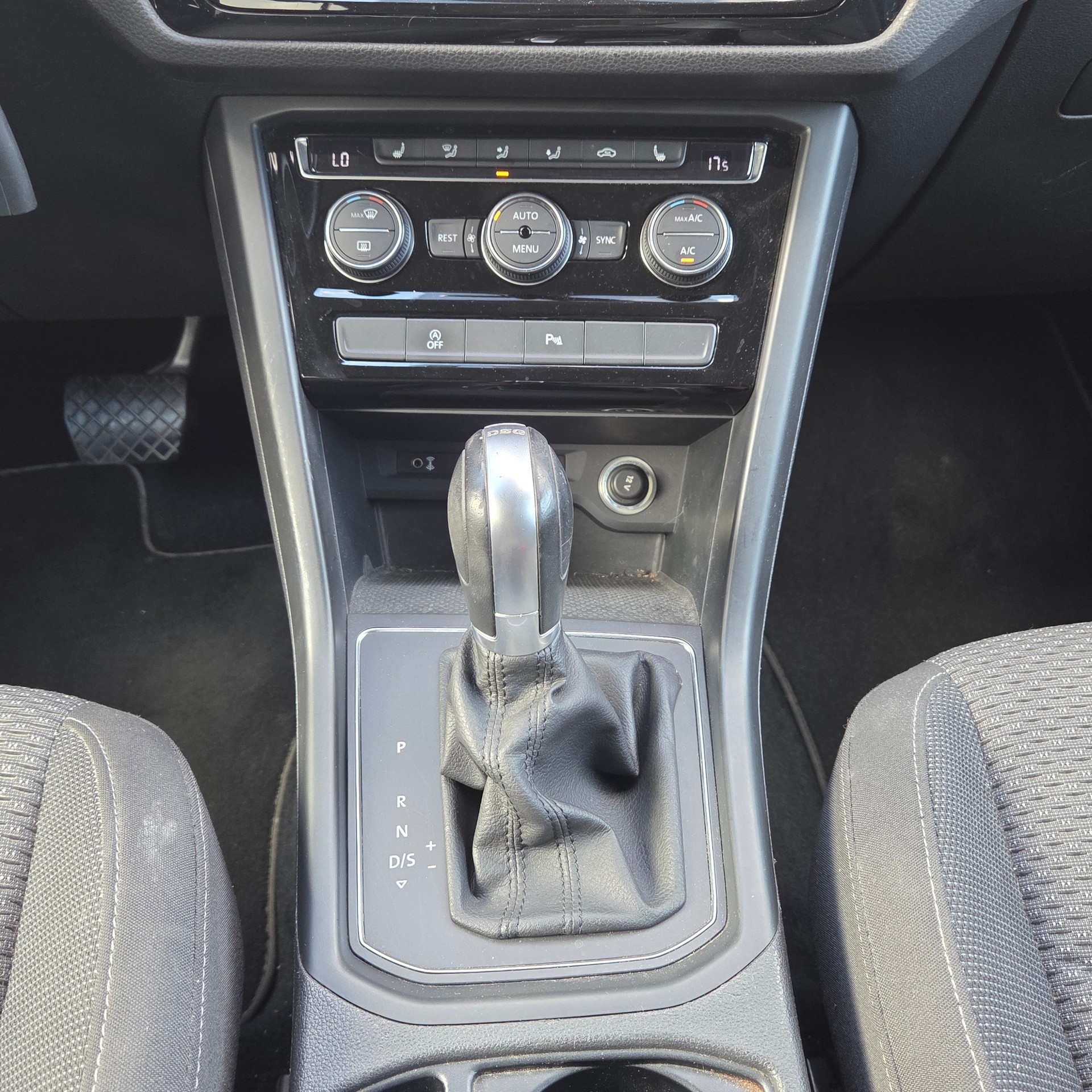 VW Touran 1.6 TDI BlueMotion Technology Comfortline DSG-image-12
