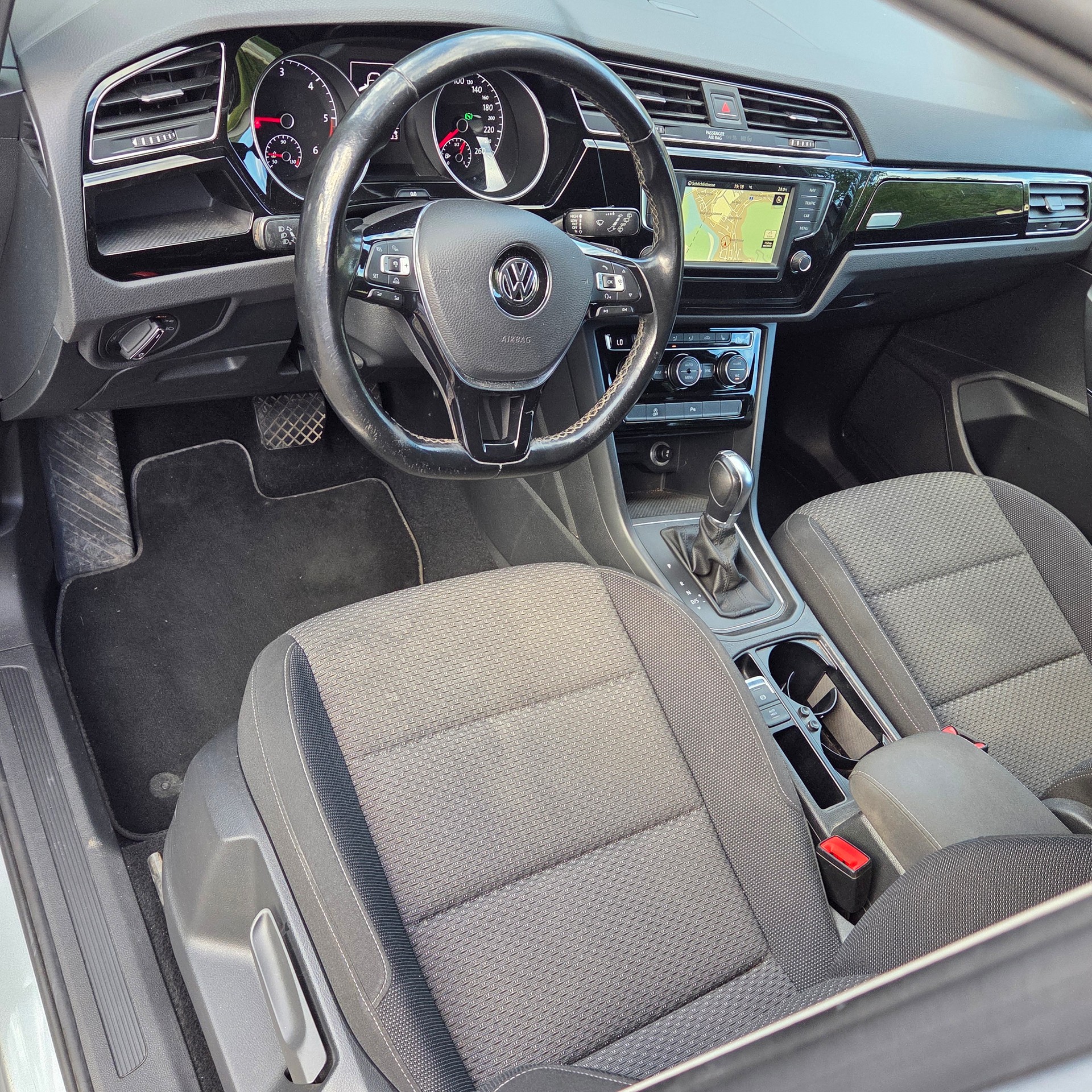 VW Touran 1.6 TDI BlueMotion Technology Comfortline DSG-image-9