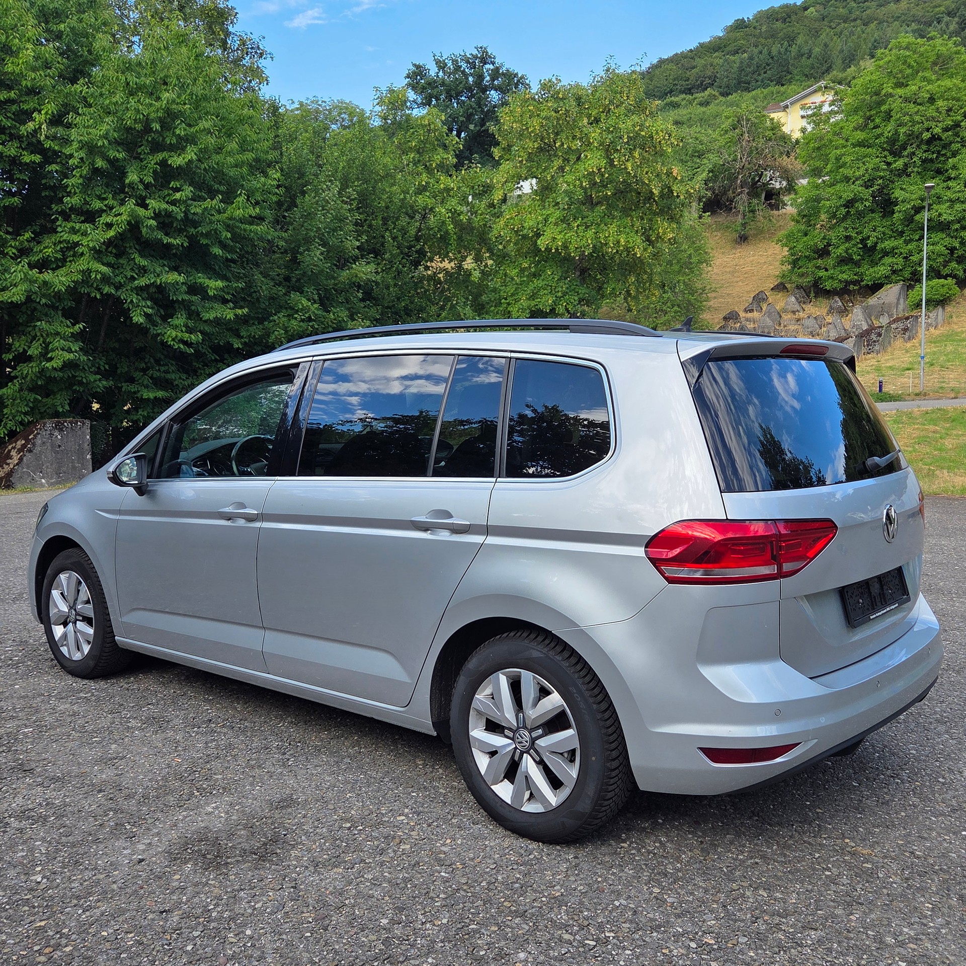 VW Touran 1.6 TDI BlueMotion Technology Comfortline DSG-image-3