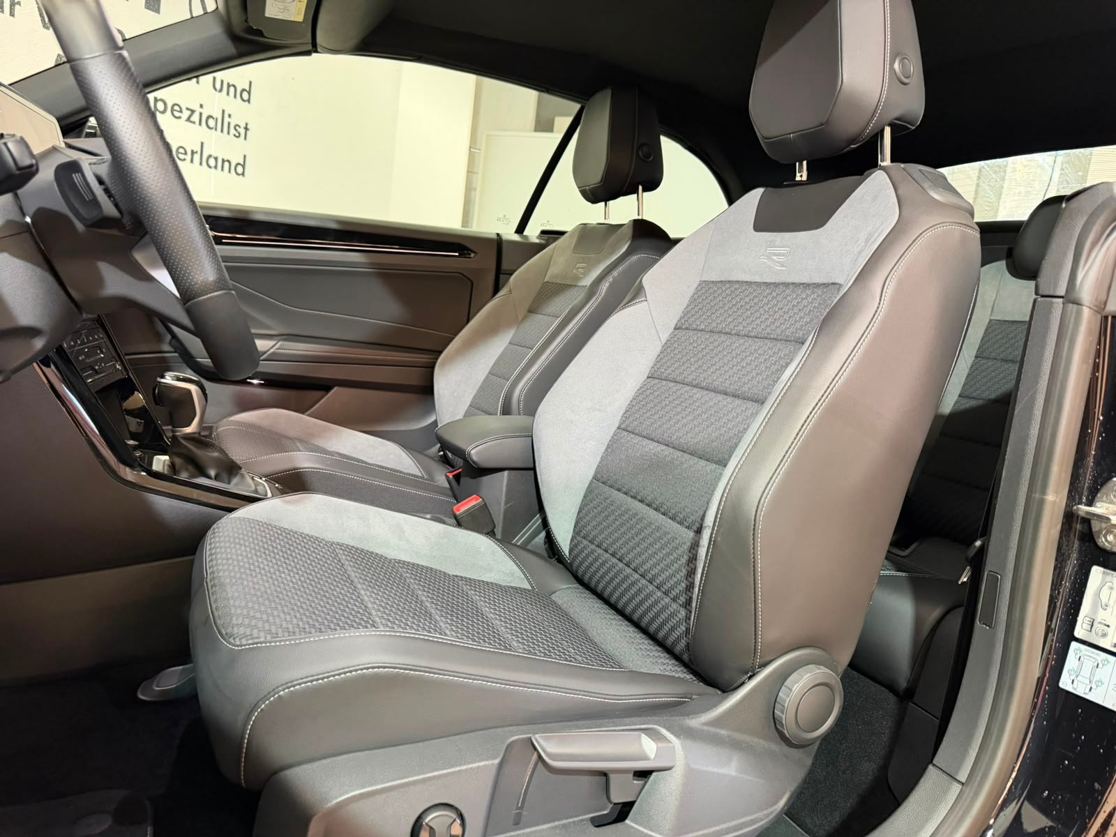 VW T-Roc Cabriolet 1.5 TSI EVO R-Line DSG-image-9