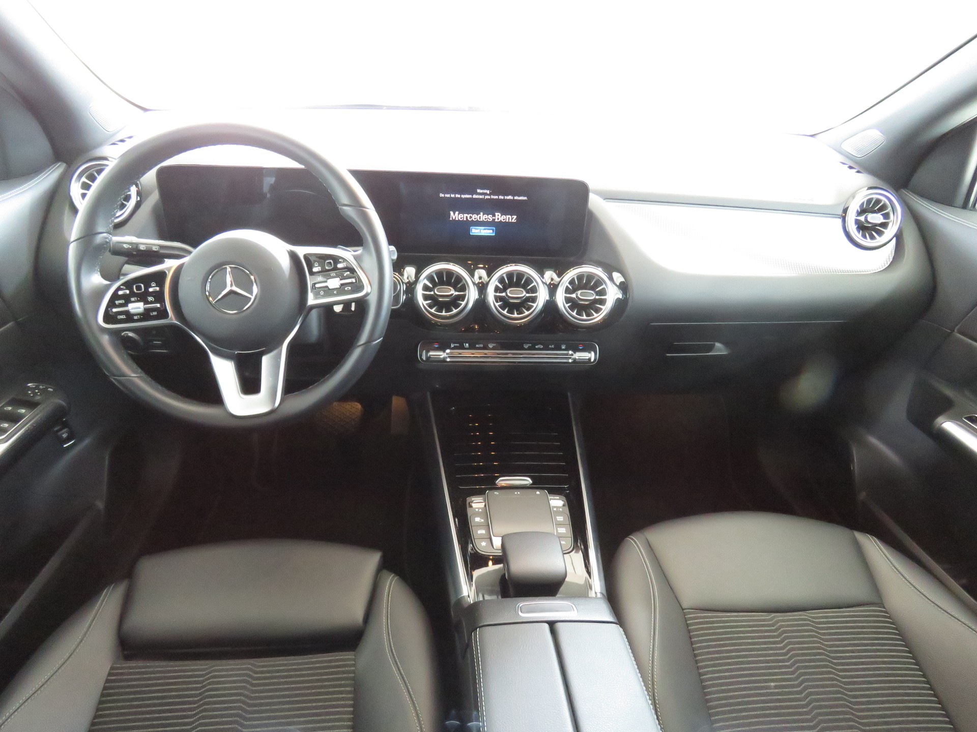 MERCEDES-BENZ EQA 300 4-Matic (Automat)-image-21