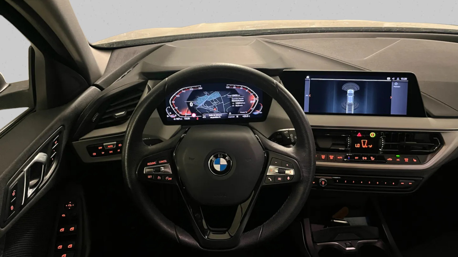 BMW 118i Essential Edition Steptronic-image-8