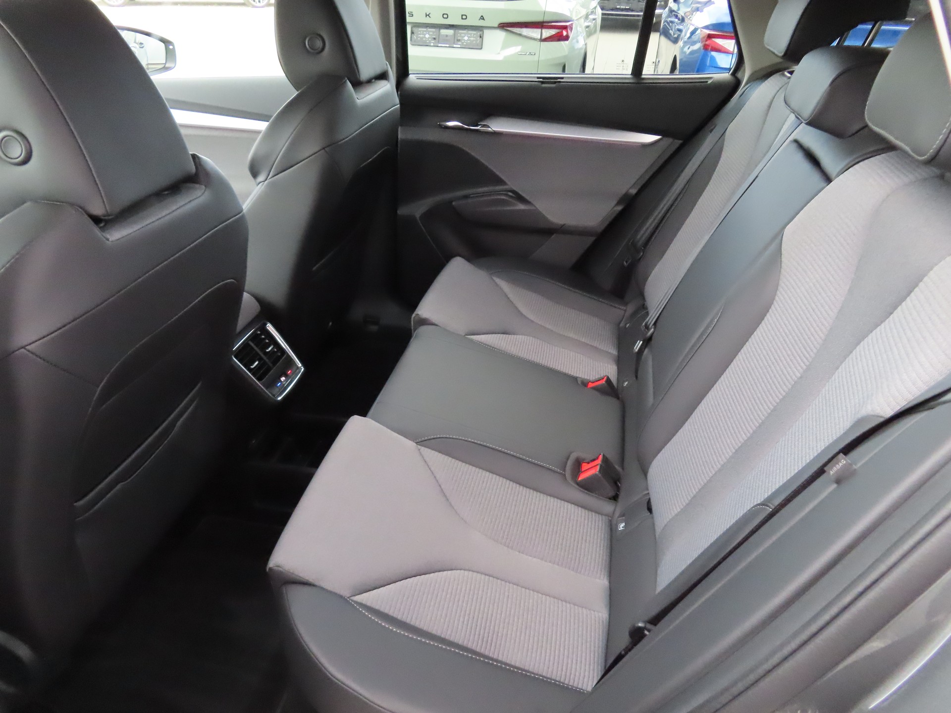 SKODA Enyaq 85-image-12