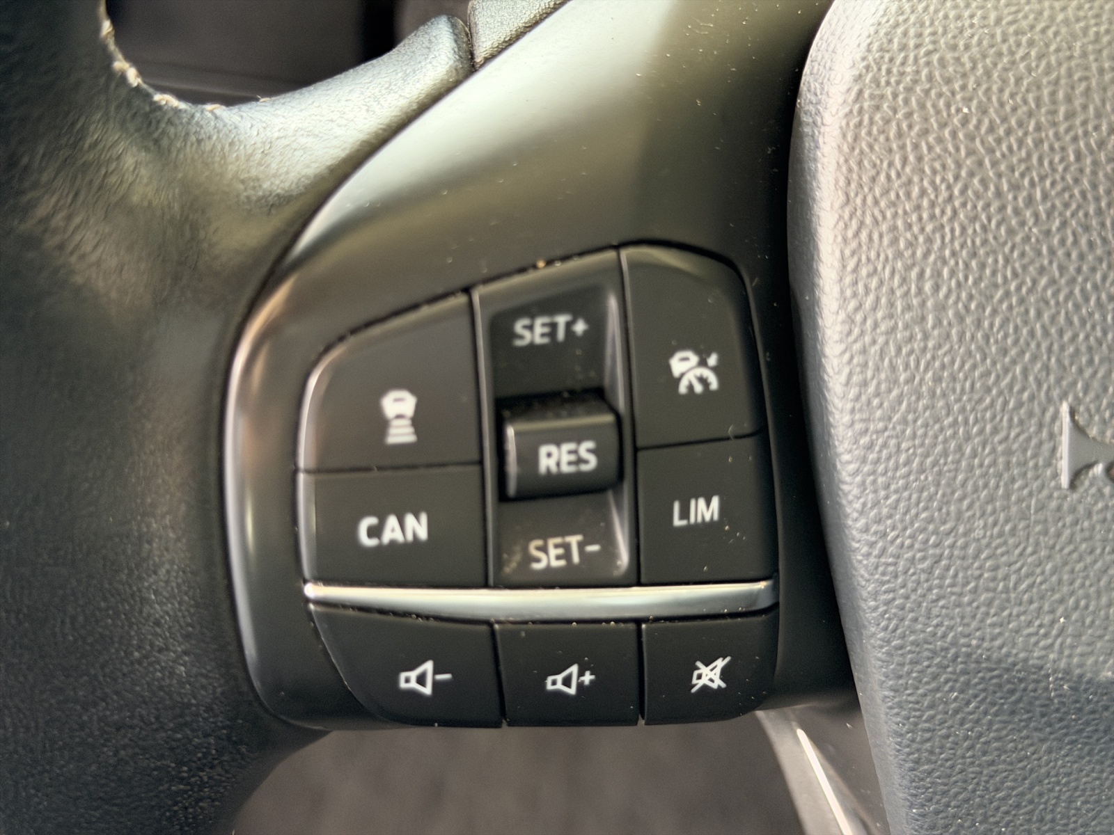 FORD Fiesta 1.0 EcoB Vignale-image-9