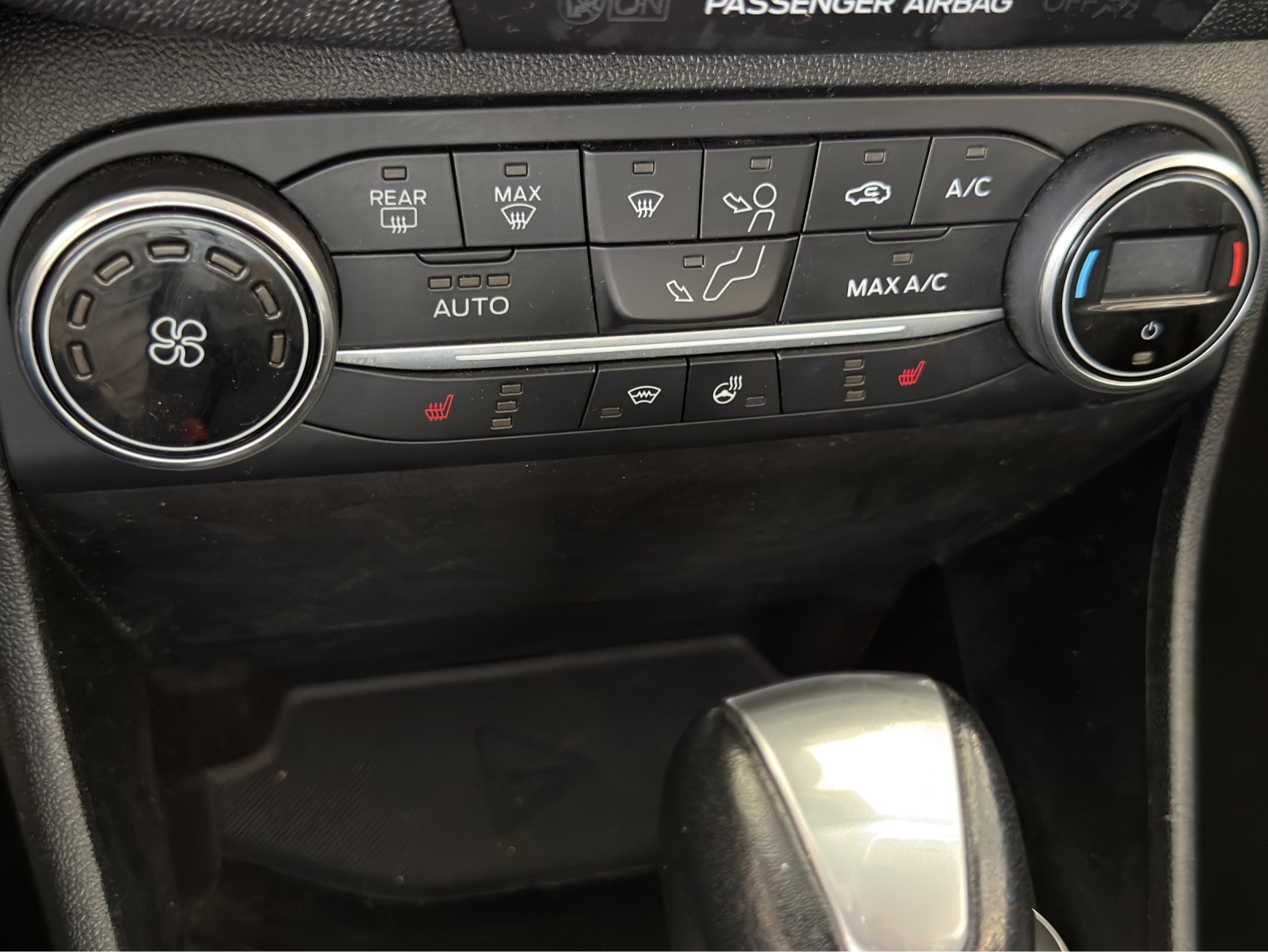 FORD Fiesta 1.0 EcoB Vignale-image-10