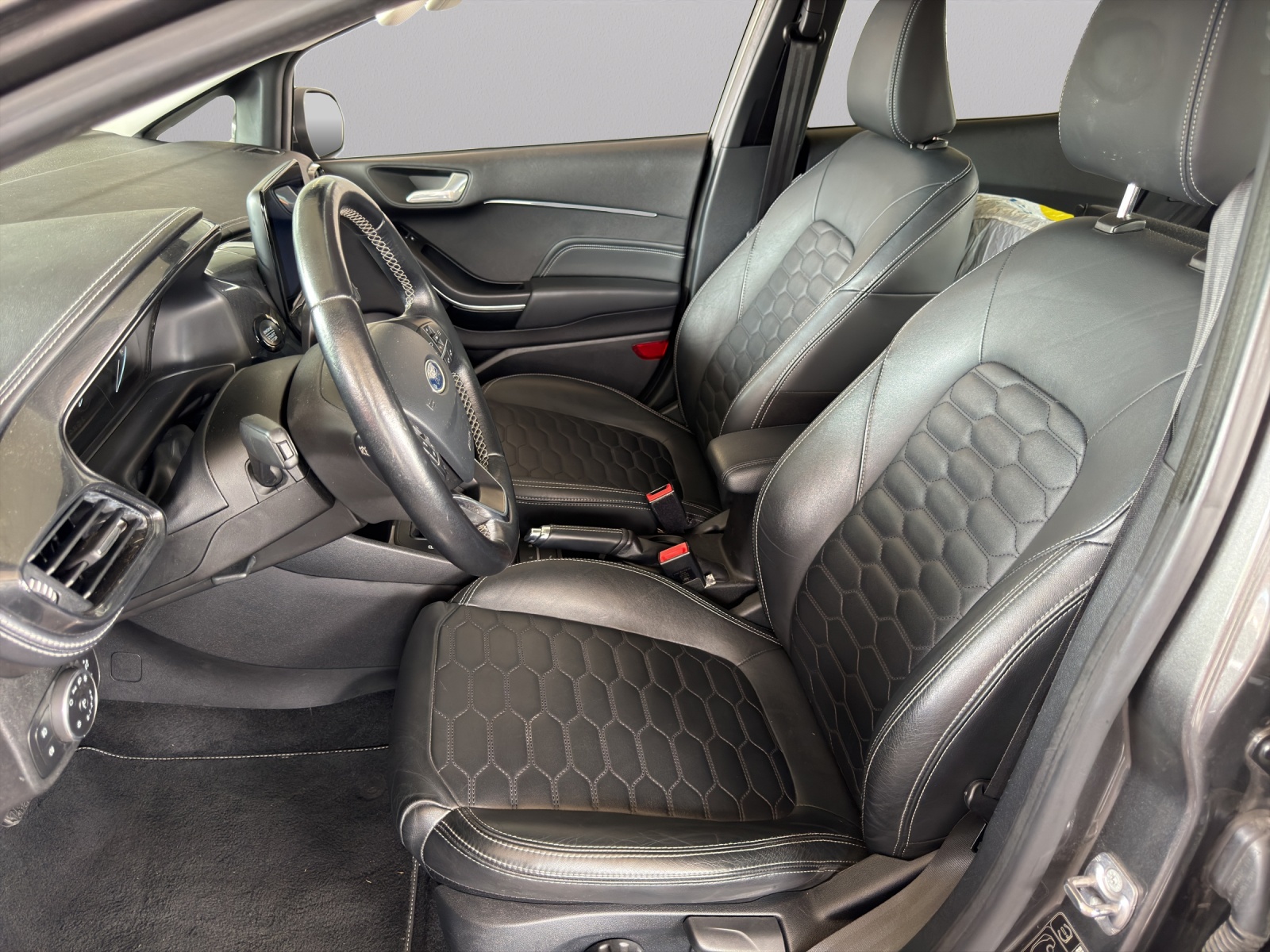 FORD Fiesta 1.0 EcoB Vignale-image-12