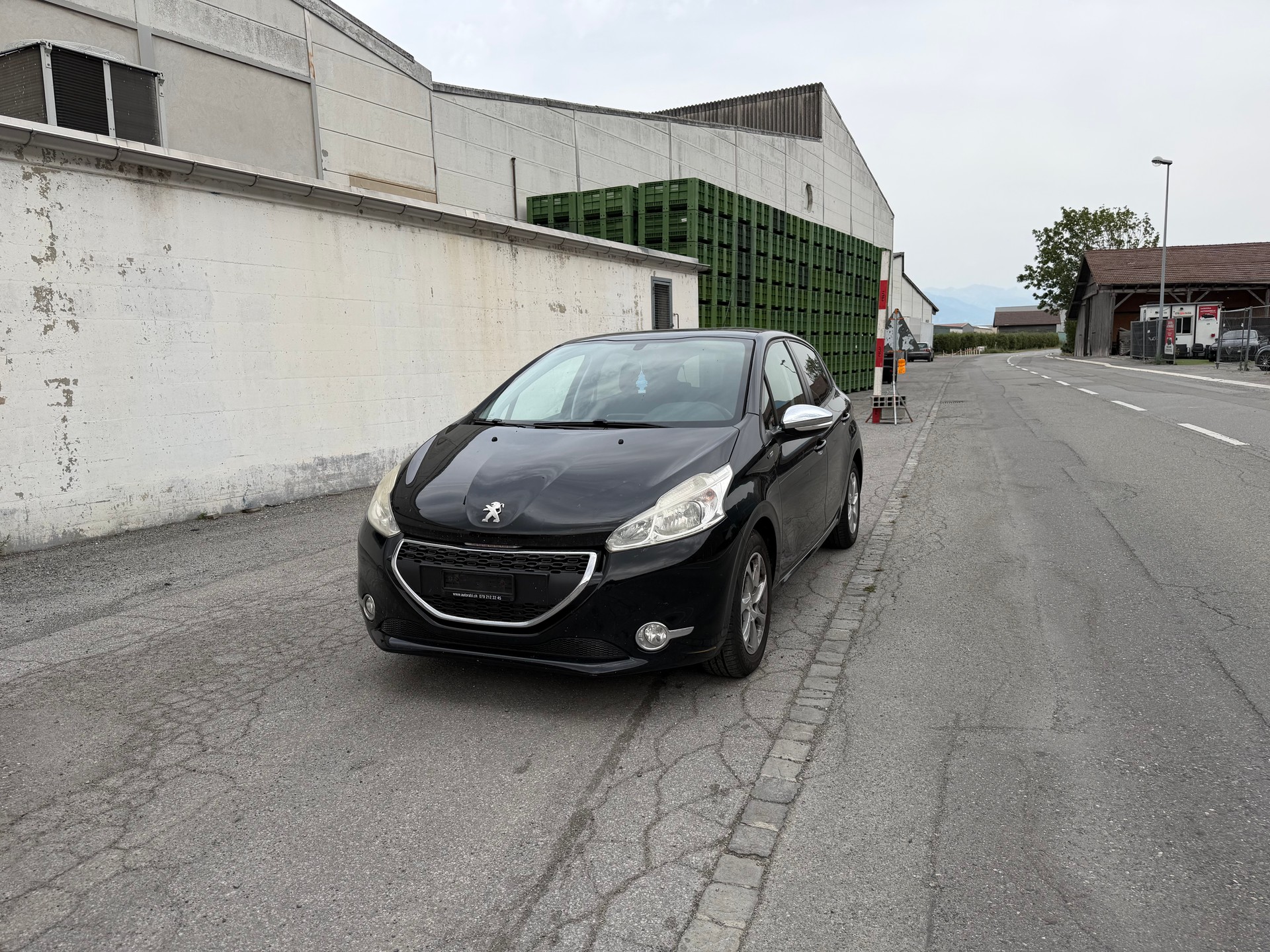 PEUGEOT 208 1.2 VTI Active-image-1
