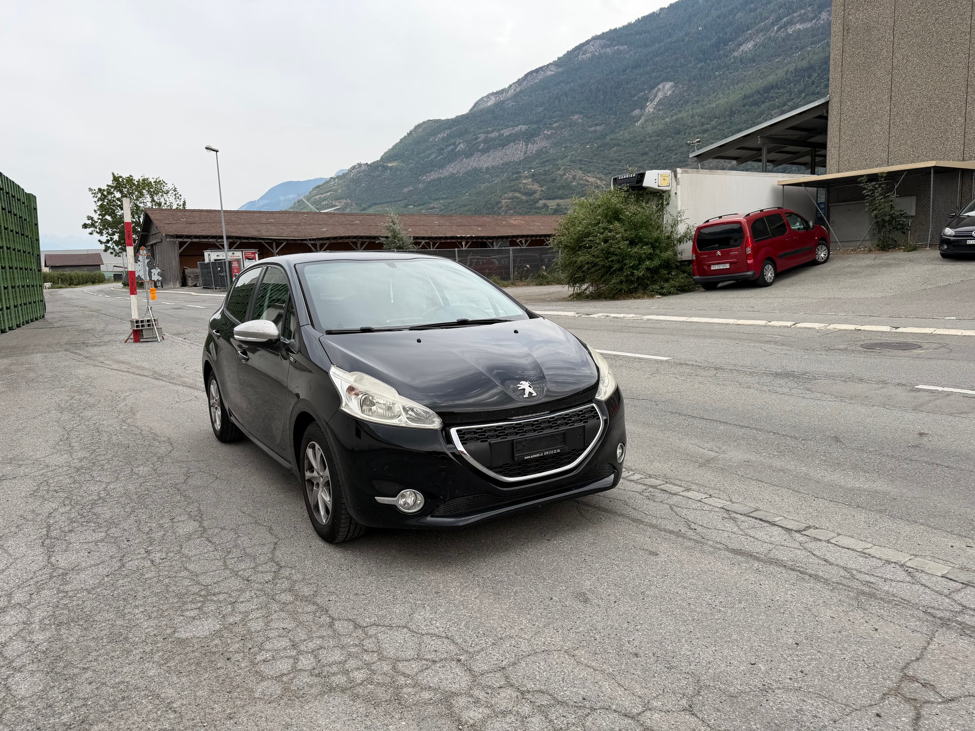 PEUGEOT 208 1.2 VTI Active-image-8