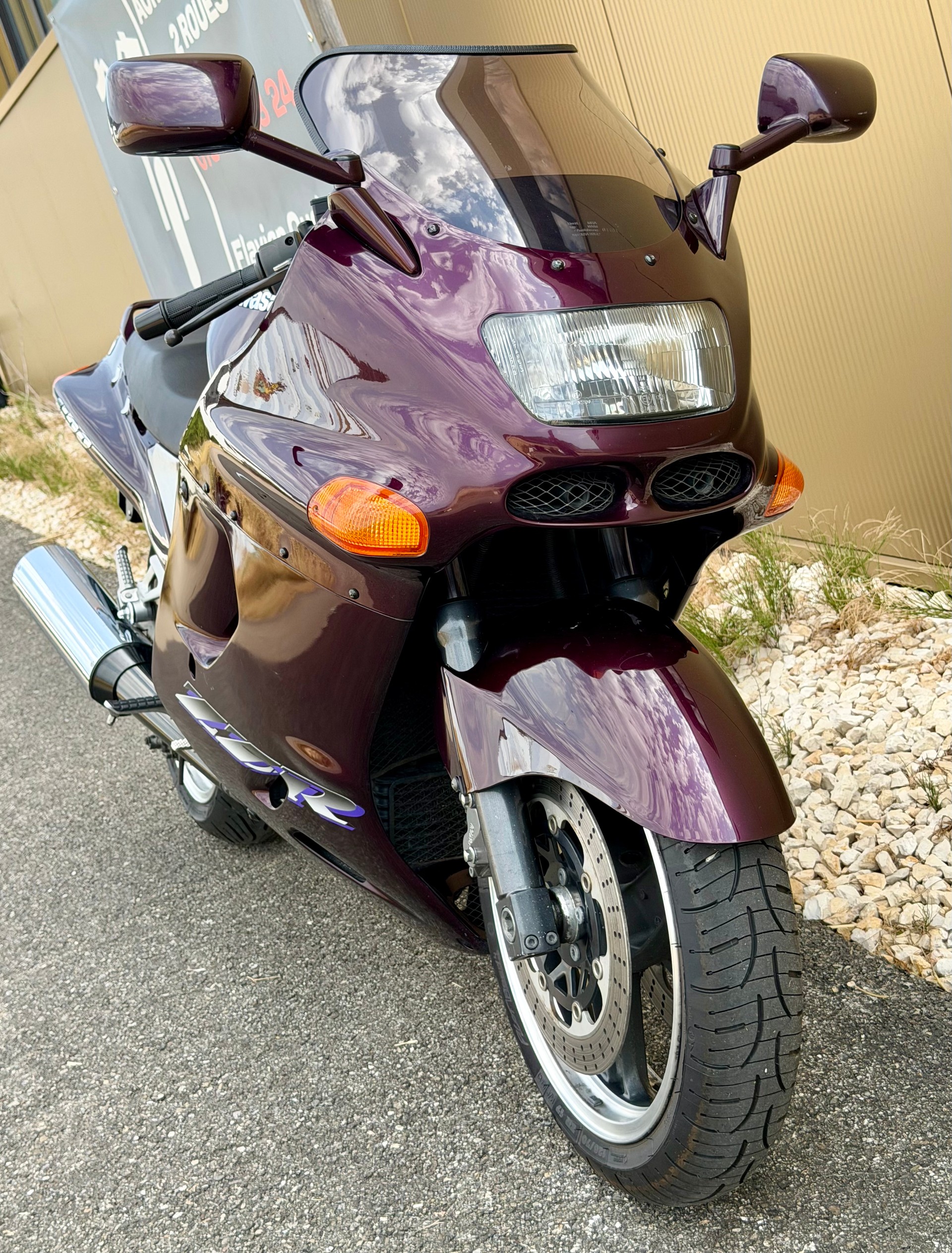 KAWASAKI ZZ-R 1100-showroom-element-1