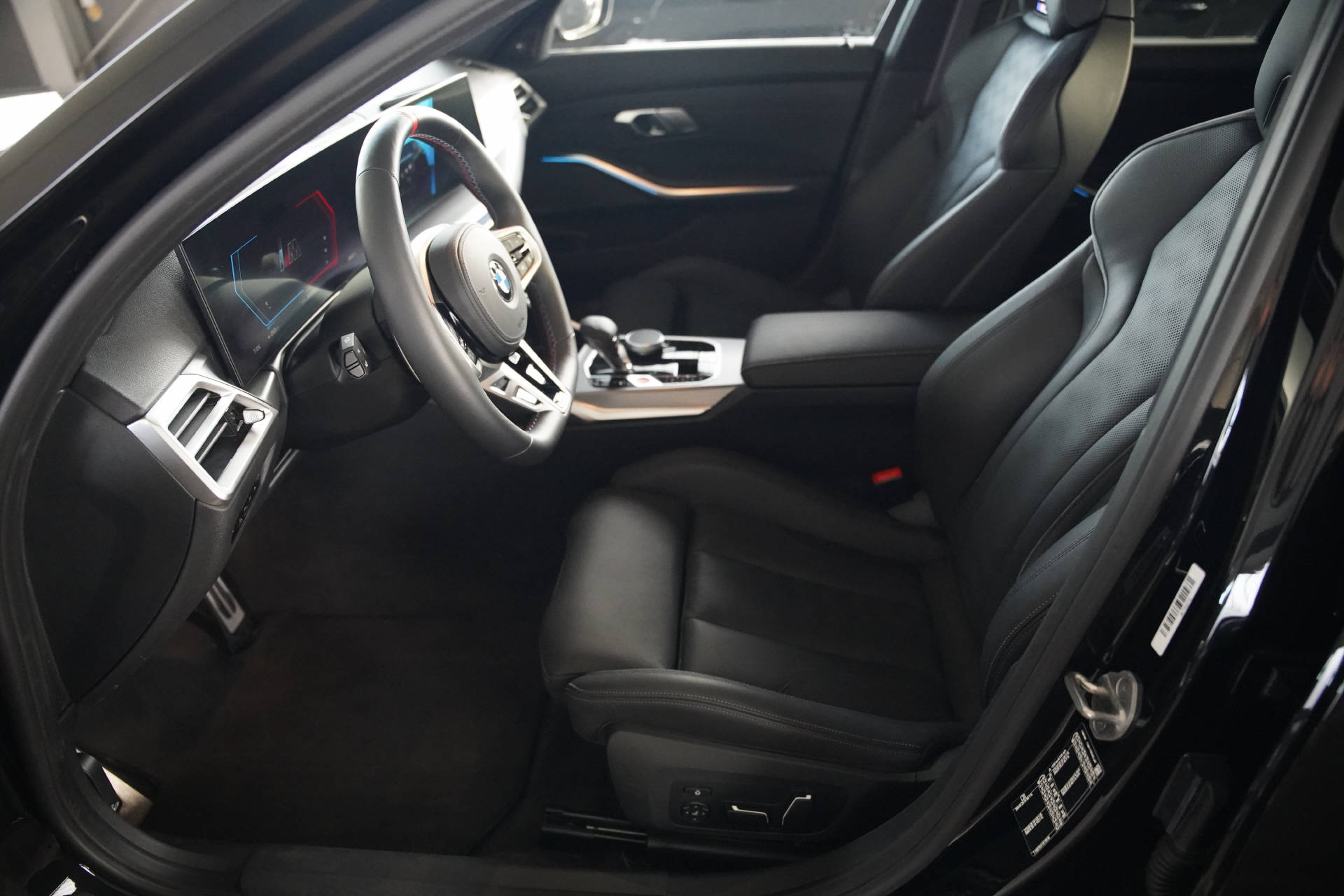 BMW M3 Competition M xDrive LCI-image-7