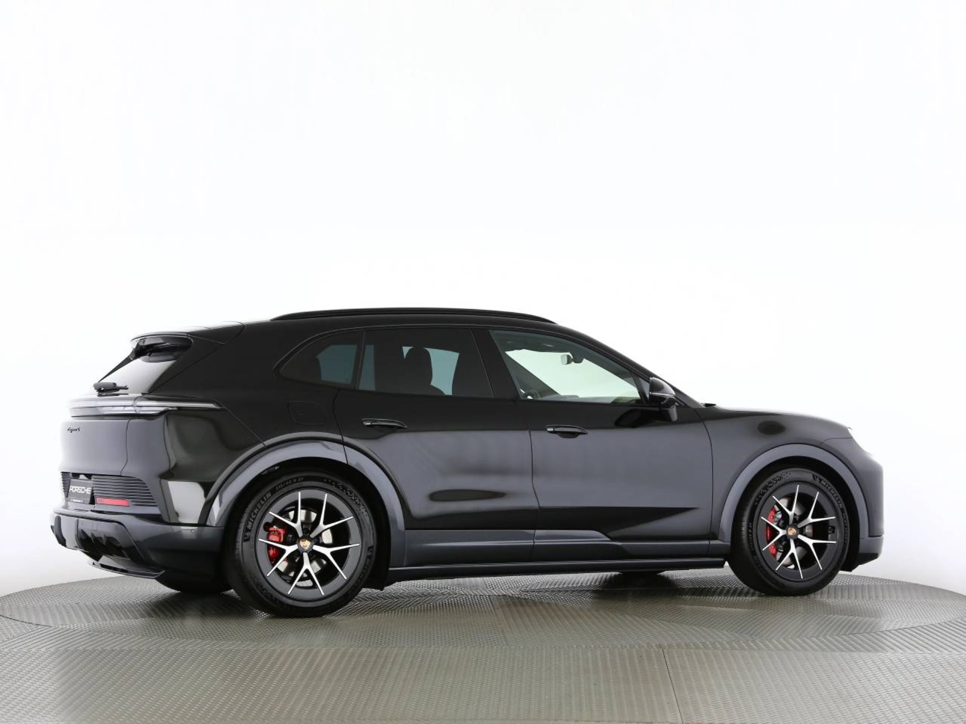 PORSCHE Cayenne S Electric-image-21