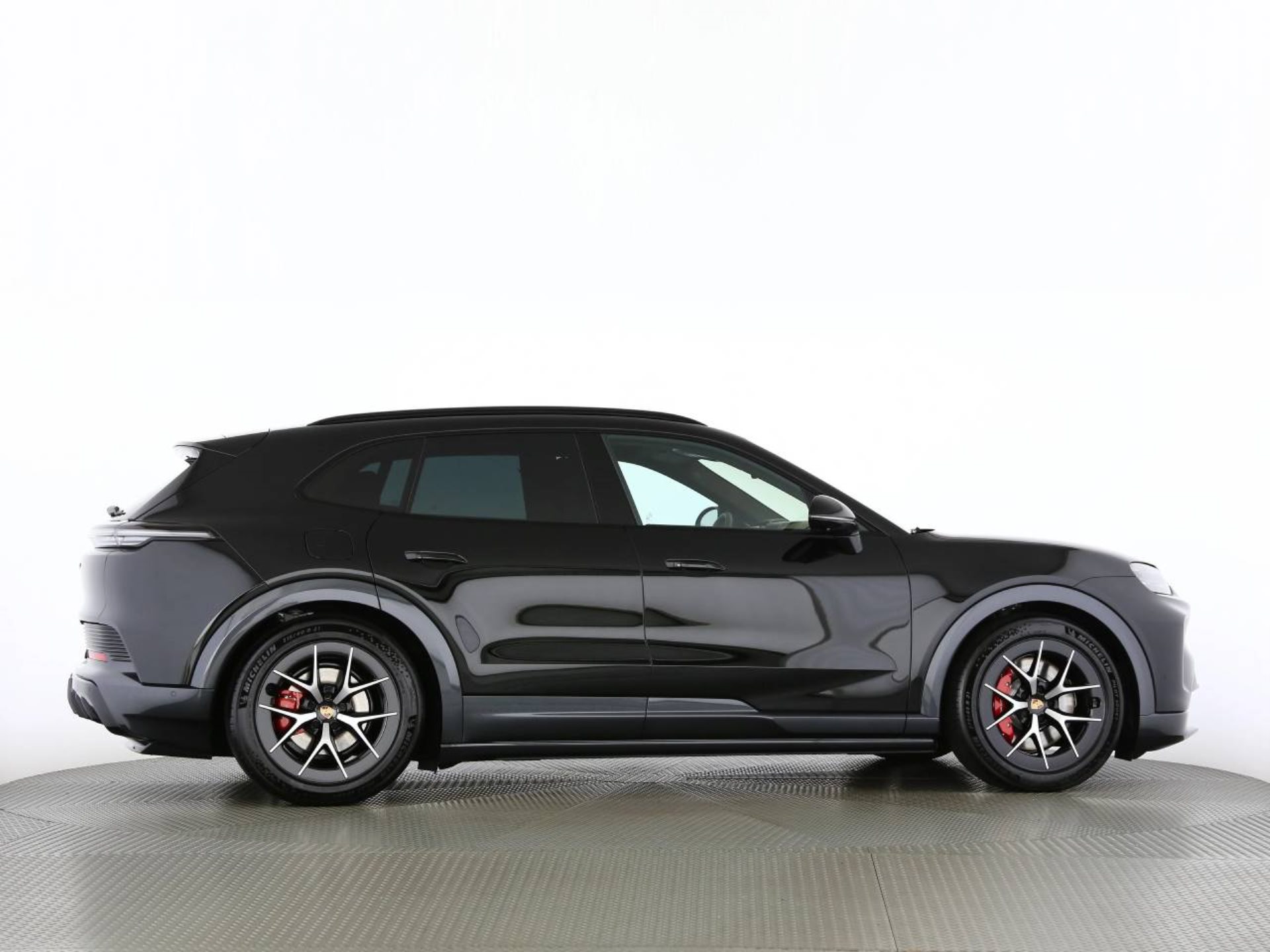 PORSCHE Cayenne S Electric-image-22