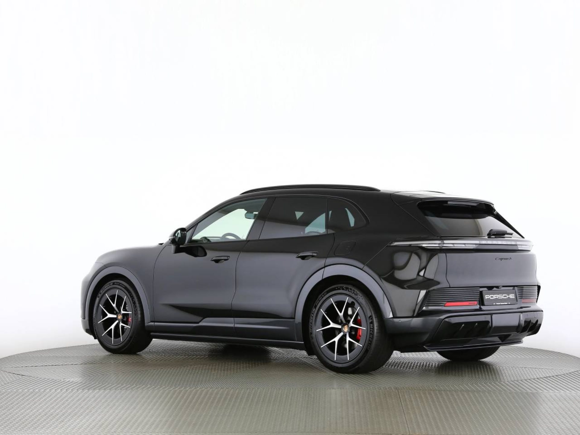 PORSCHE Cayenne S Electric-image-15