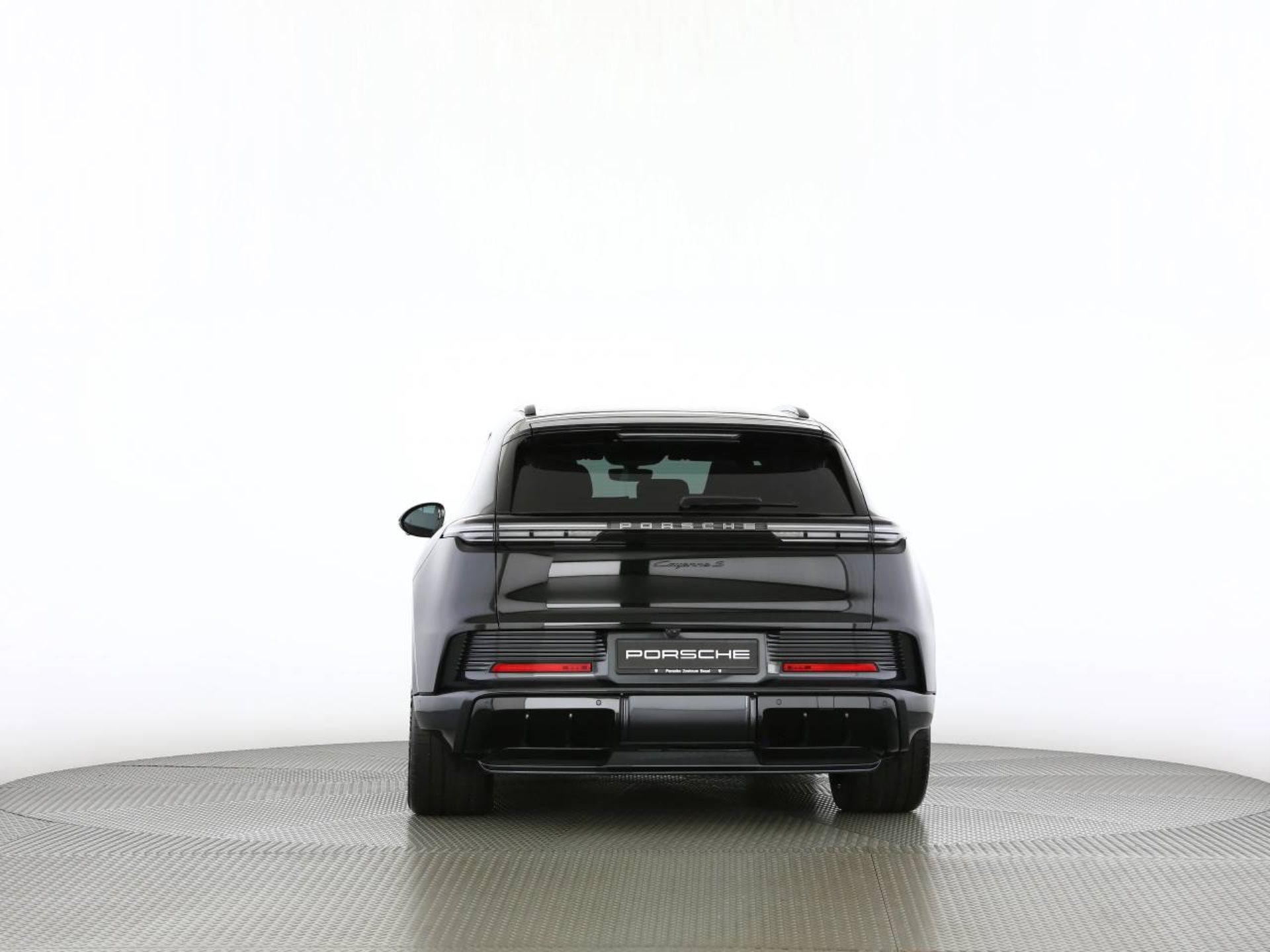 PORSCHE Cayenne S Electric-image-16