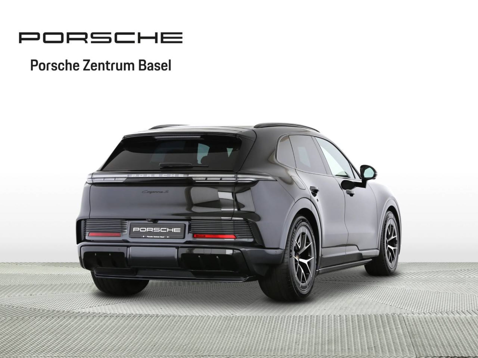 PORSCHE Cayenne S Electric-image-2