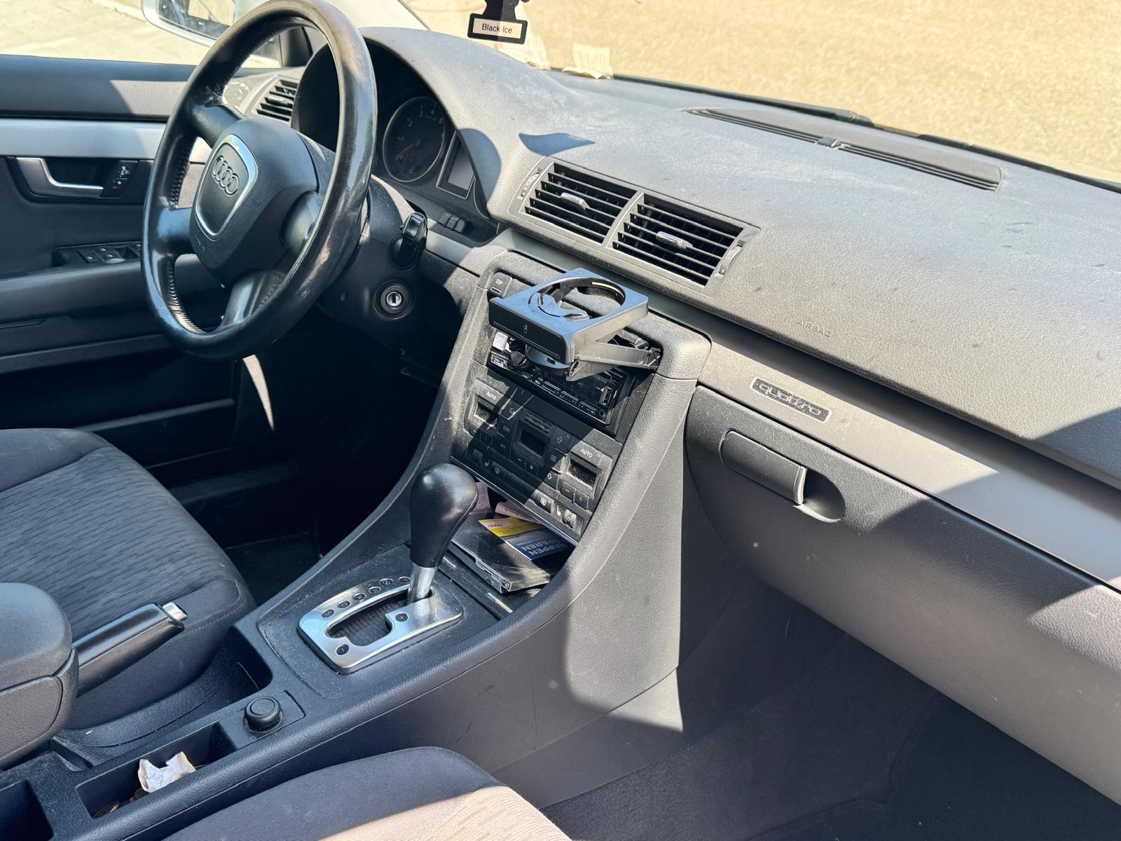 AUDI A4 Avant 2.0 Turbo FSI quattro-image-3