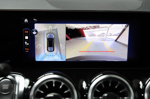 MERCEDES-BENZ EQB 350 4M Excellence-image-13