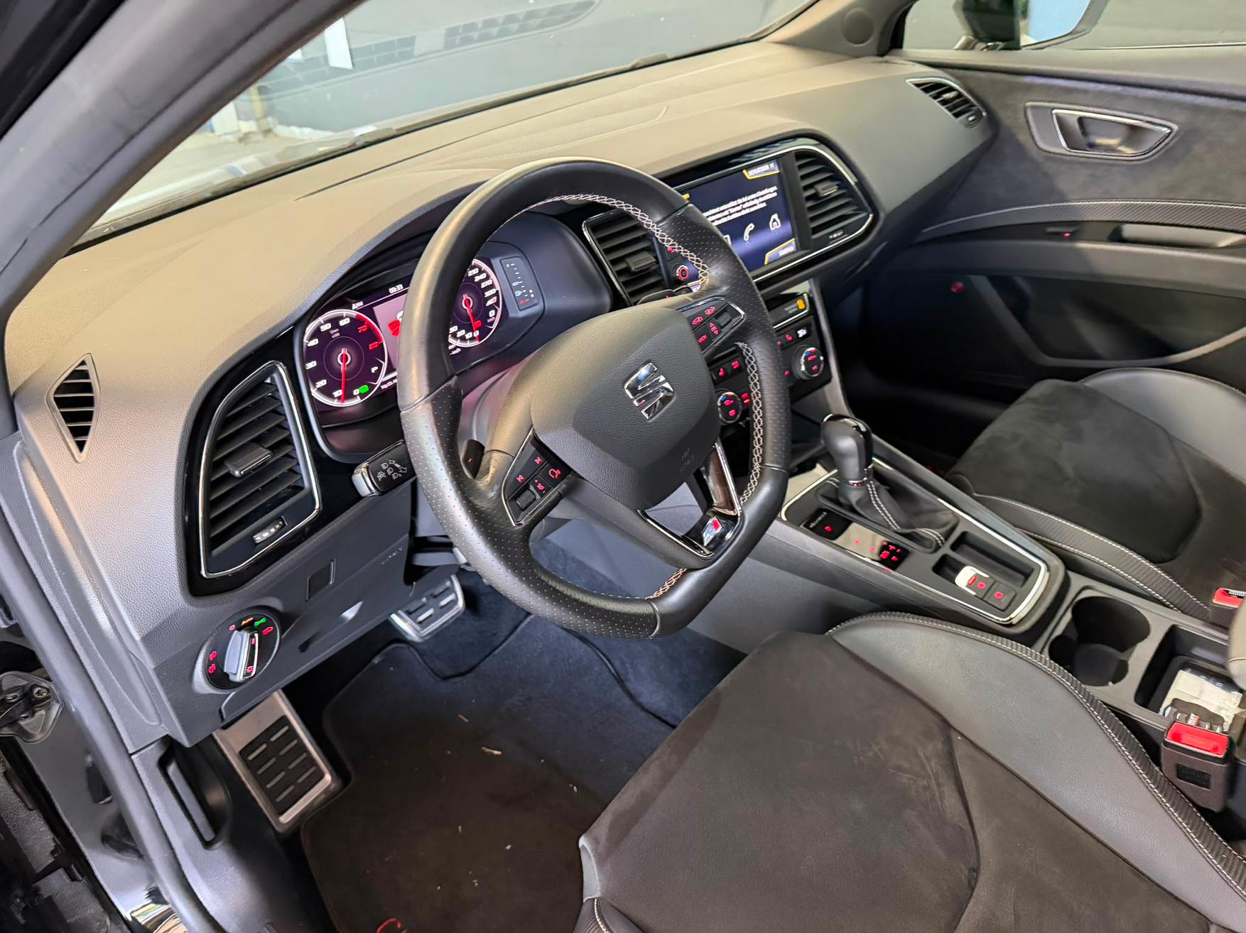 SEAT Leon ST 2.0 TSI 370 Cupra 4Drive DSG AbT-image-10
