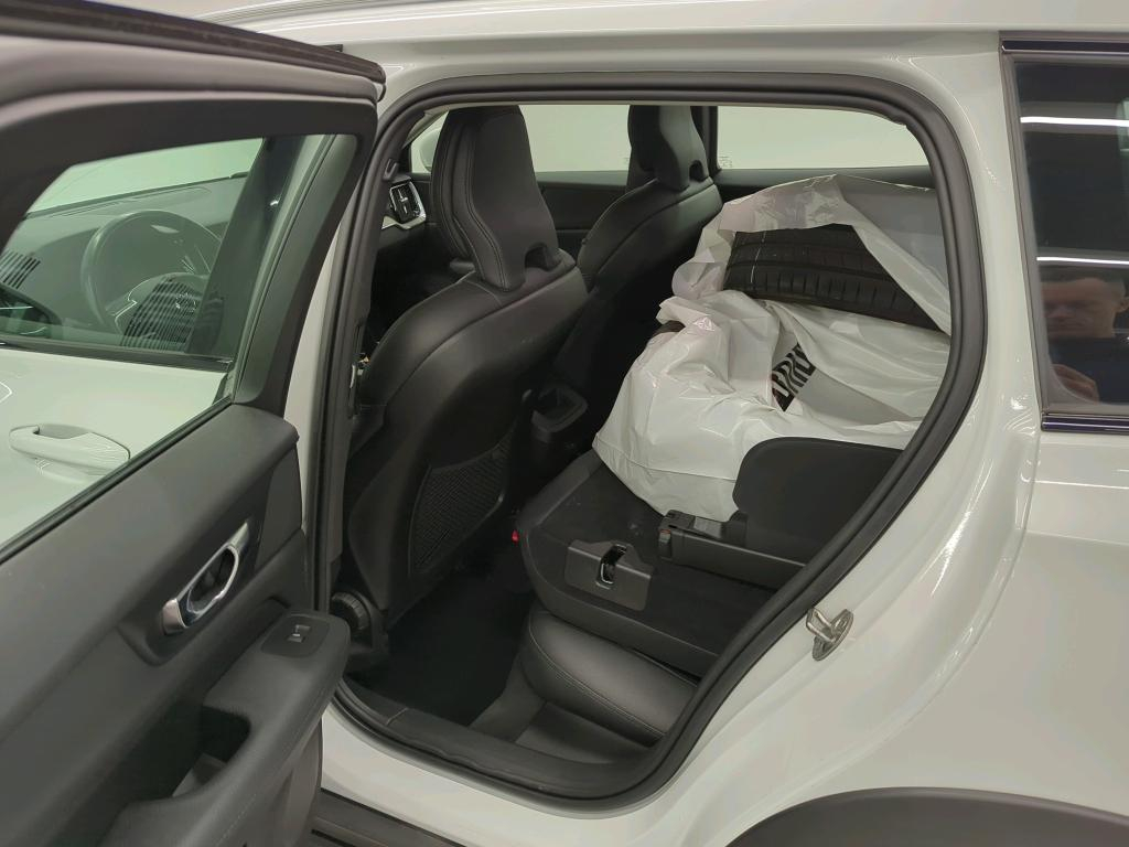 VOLVO V60 Cross Country B4 Diesel Mild Hybrid AWD Geartronic ** Ab MFK und Service ** CH-Auto ** 1. Hand **-image-4