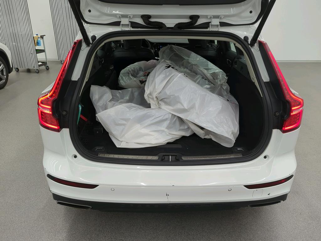 VOLVO V60 Cross Country B4 Diesel Mild Hybrid AWD Geartronic ** Ab MFK und Service ** CH-Auto ** 1. Hand **-image-8