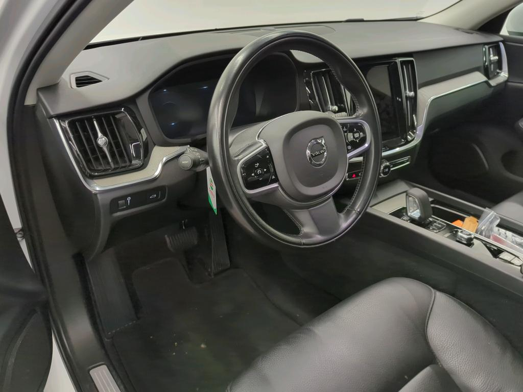 VOLVO V60 Cross Country B4 Diesel Mild Hybrid AWD Geartronic ** Ab MFK und Service ** CH-Auto ** 1. Hand **-image-3