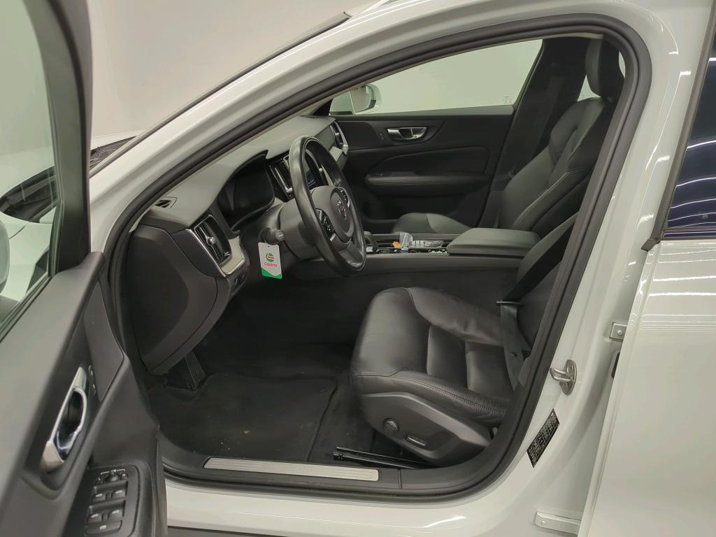 VOLVO V60 Cross Country B4 Diesel Mild Hybrid AWD Geartronic ** Ab MFK und Service ** CH-Auto ** 1. Hand **-image-2