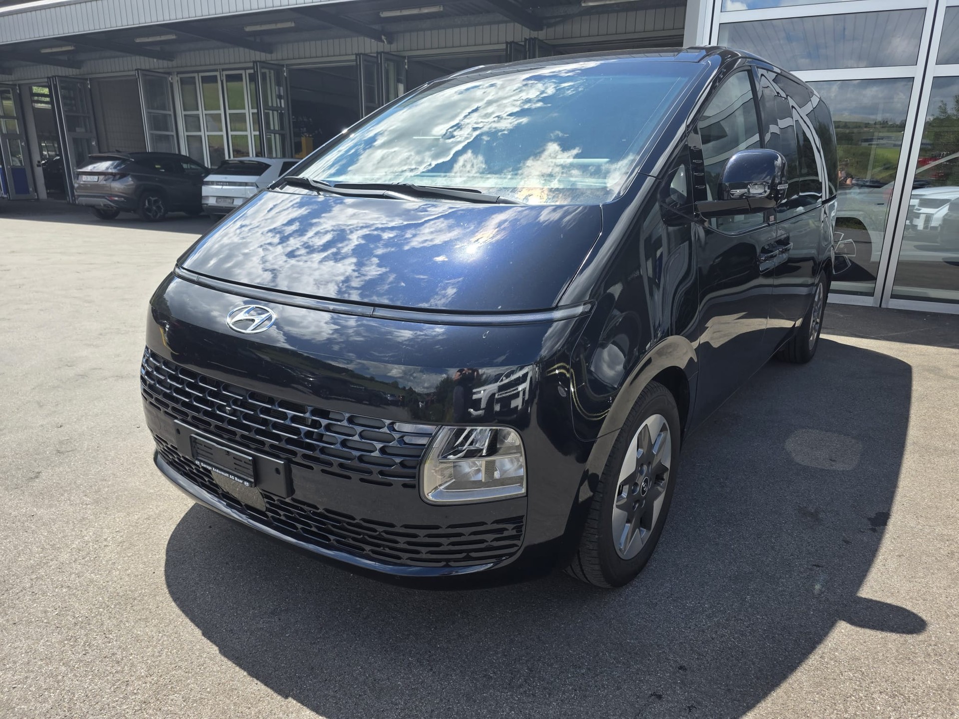 HYUNDAI Staria Premium 2.2 CRDi Vertex 4WD A-image-2