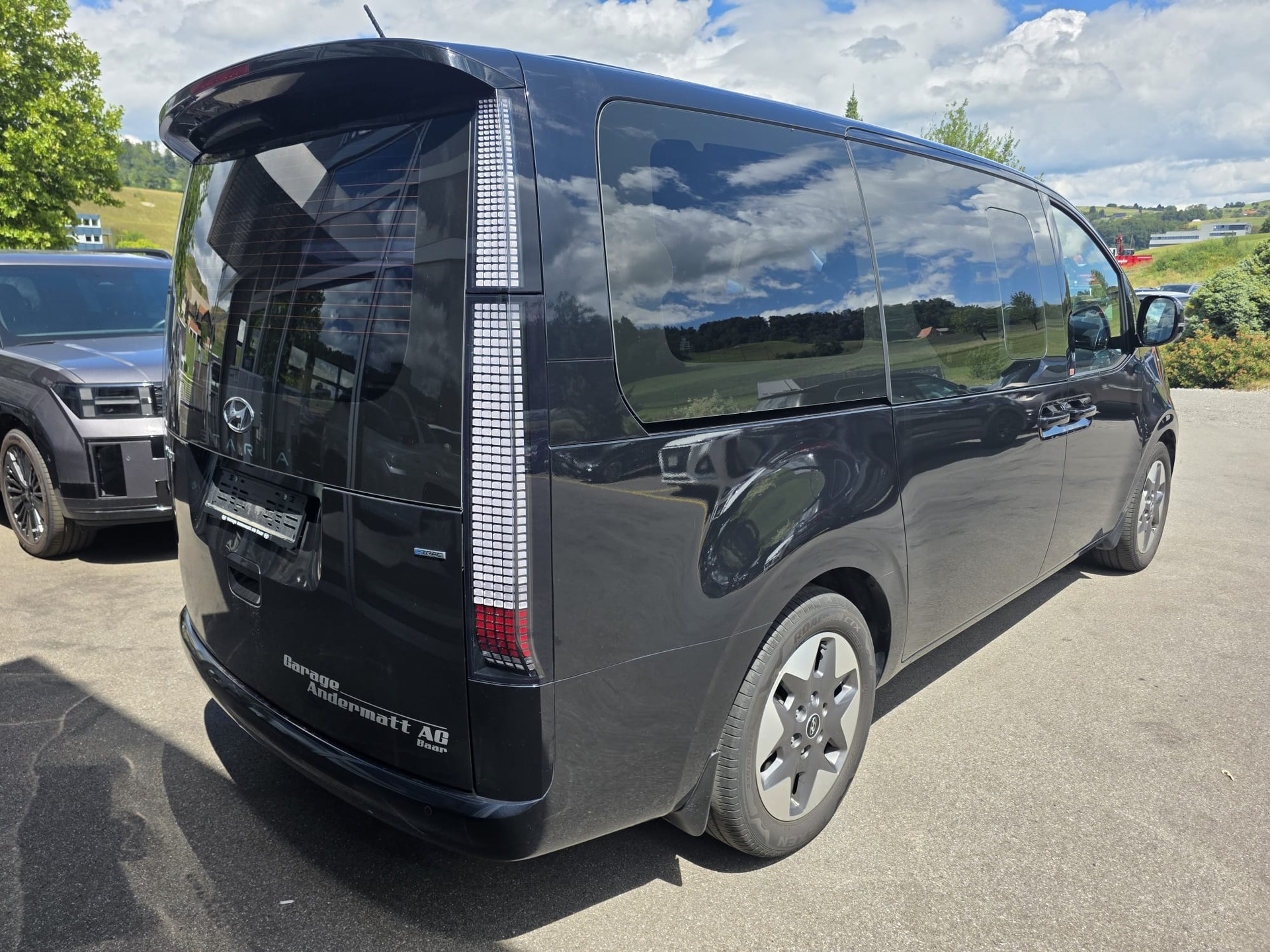 HYUNDAI Staria Premium 2.2 CRDi Vertex 4WD A-image-3