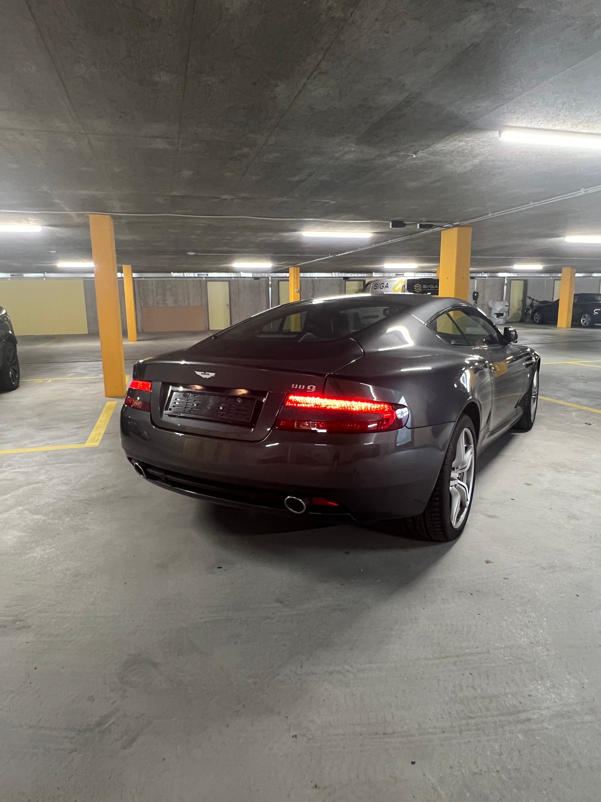 ASTON MARTIN 5.9 V12-image-2