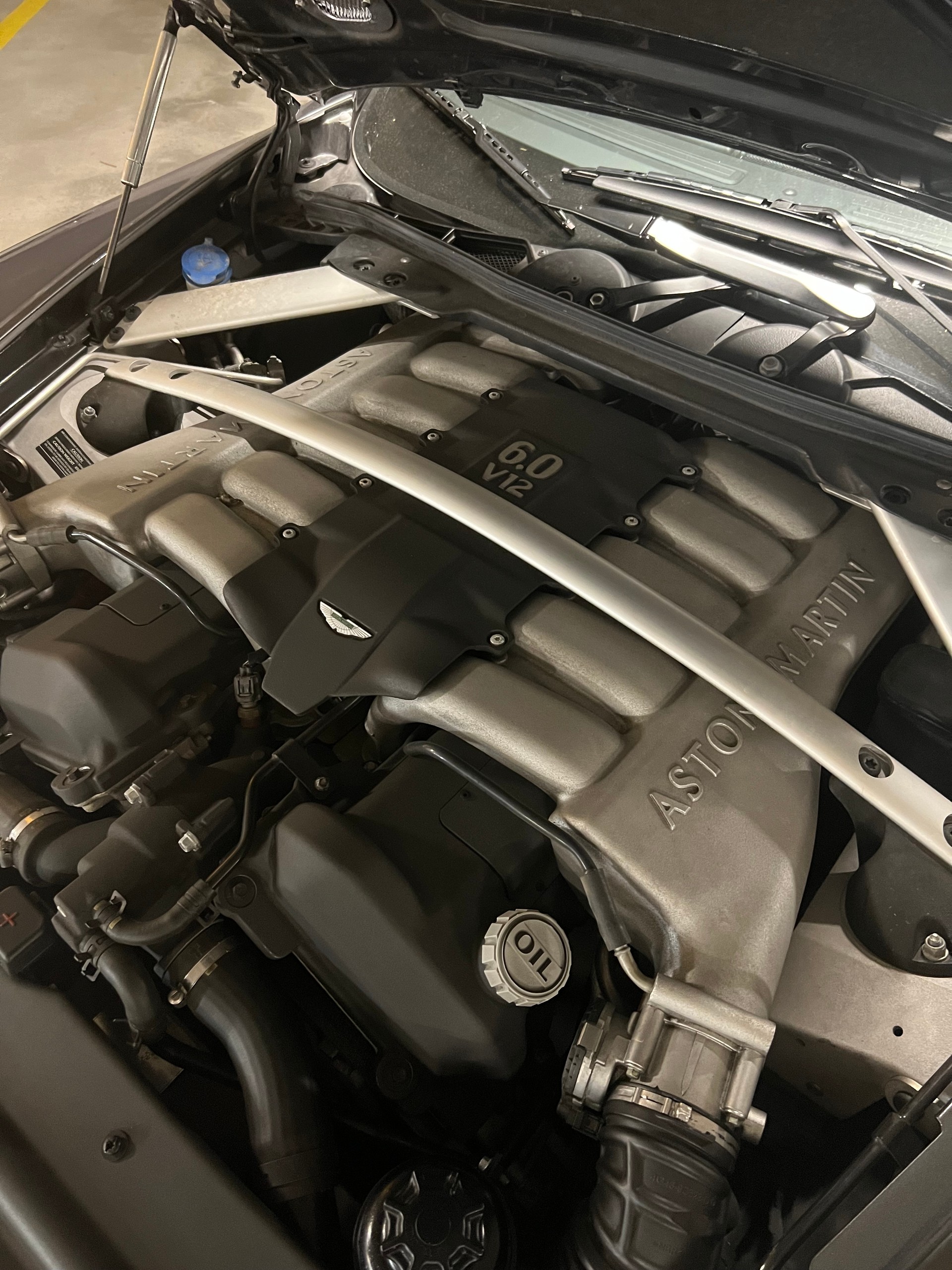 ASTON MARTIN 5.9 V12-image-4