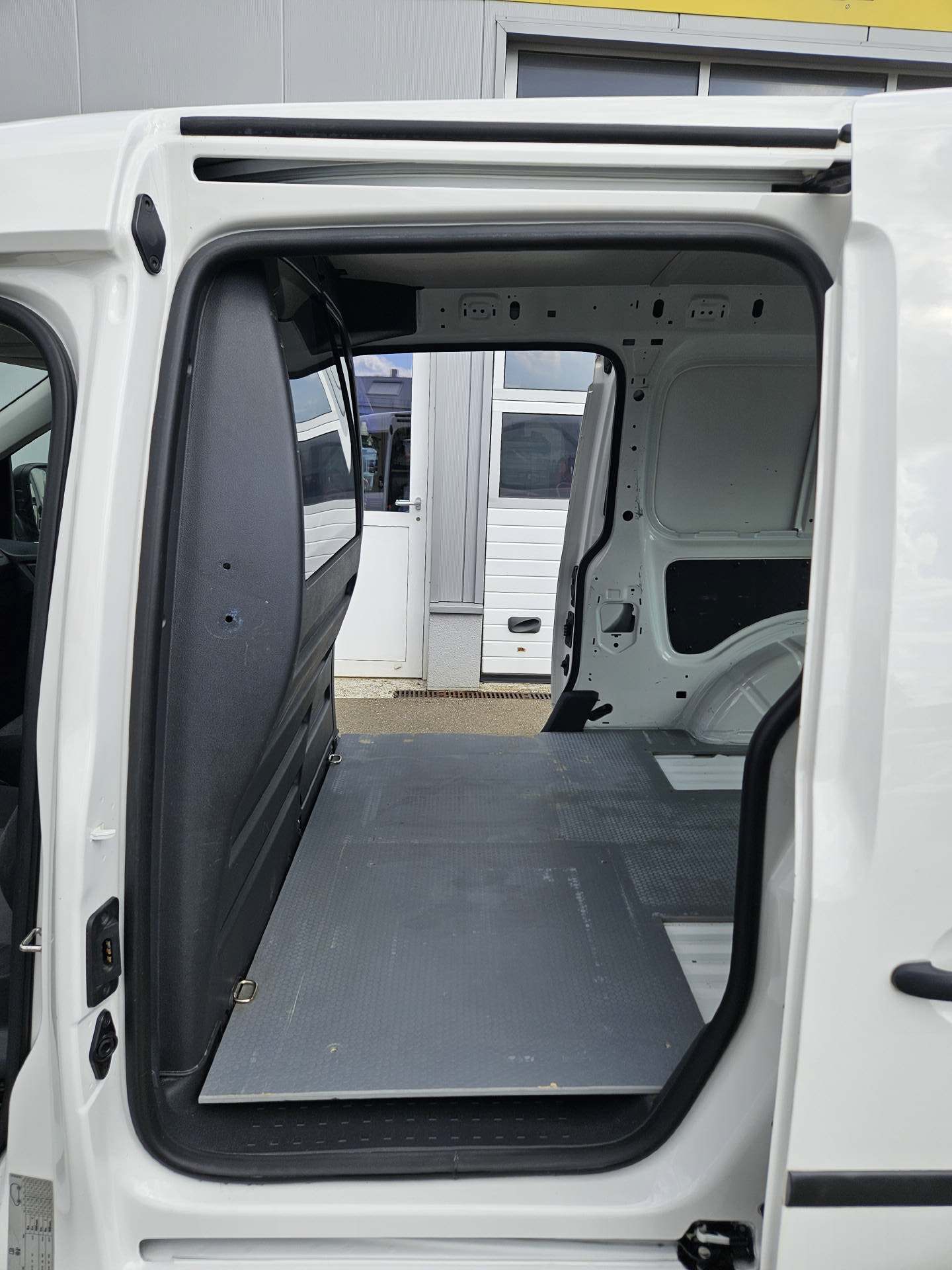 VW Caddy Maxi Kaw. 2.0 TDI 122 BMT 4motion-image-12