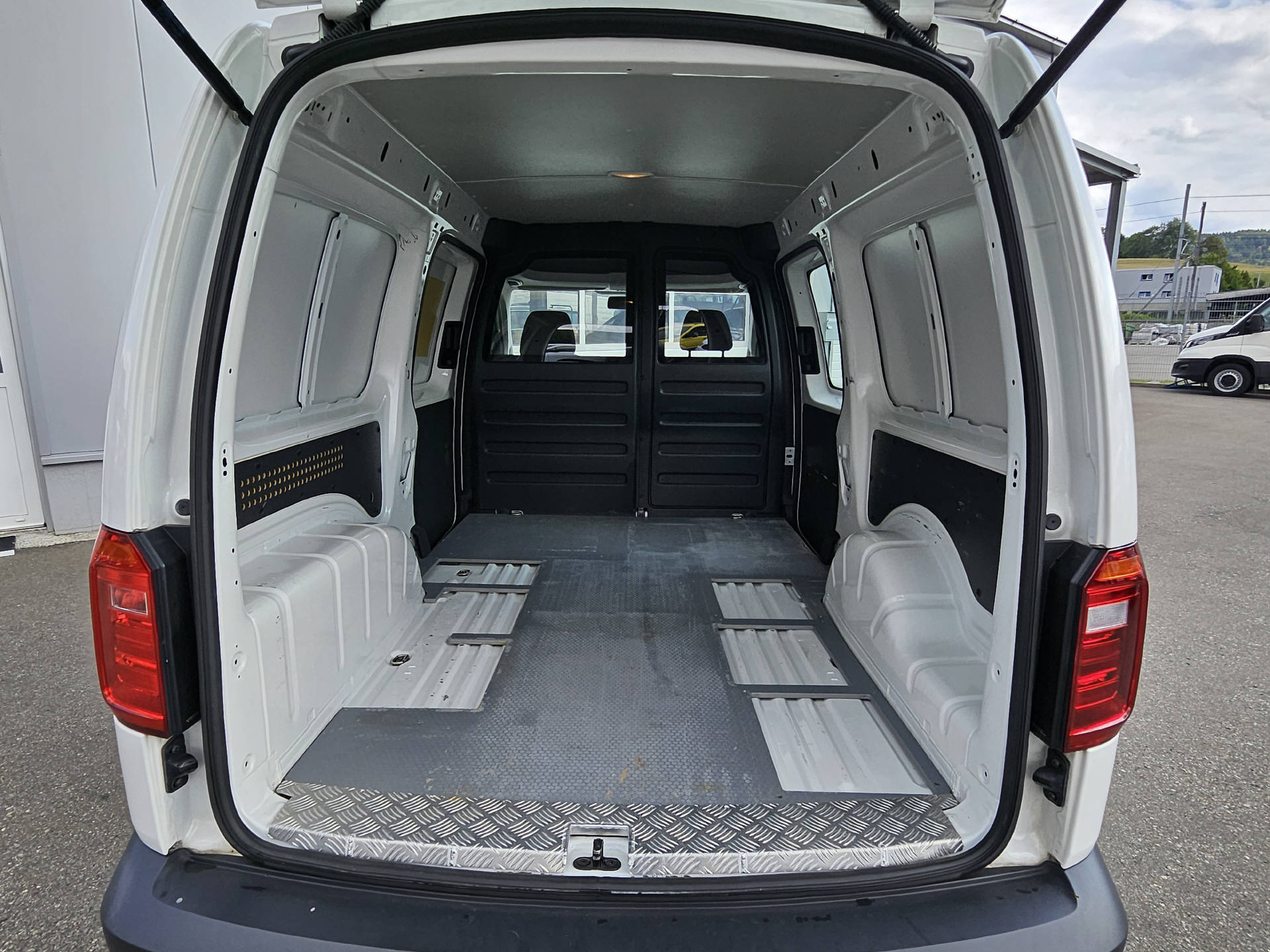 VW Caddy Maxi Kaw. 2.0 TDI 122 BMT 4motion-image-8