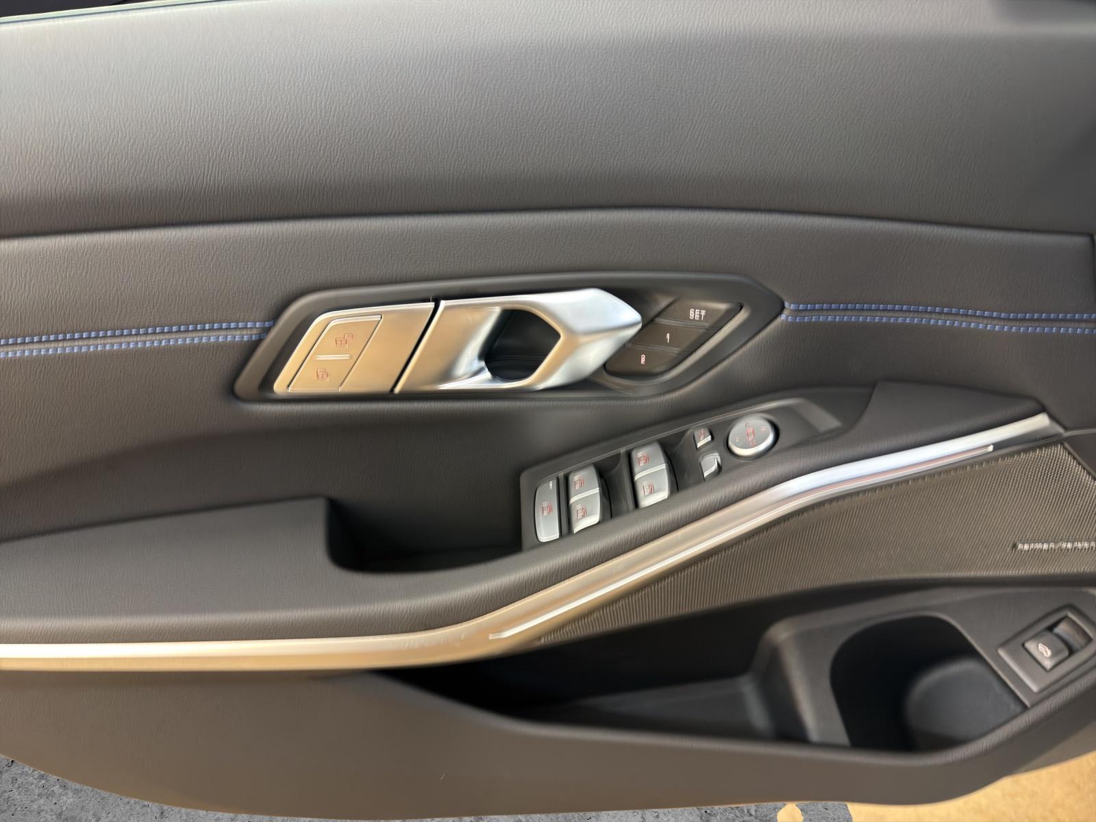 BMW M340i xDrive Touring-image-9