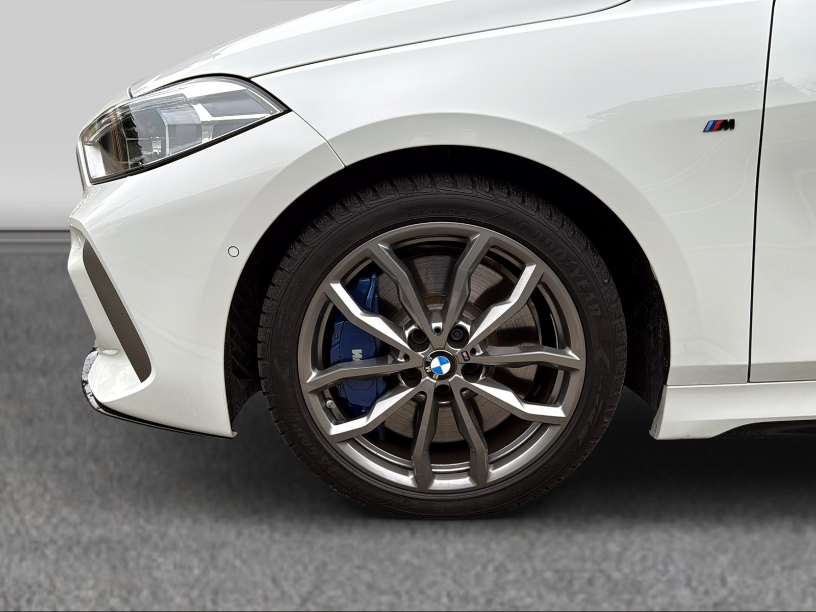 BMW M135i xDrive Steptronic-image-3