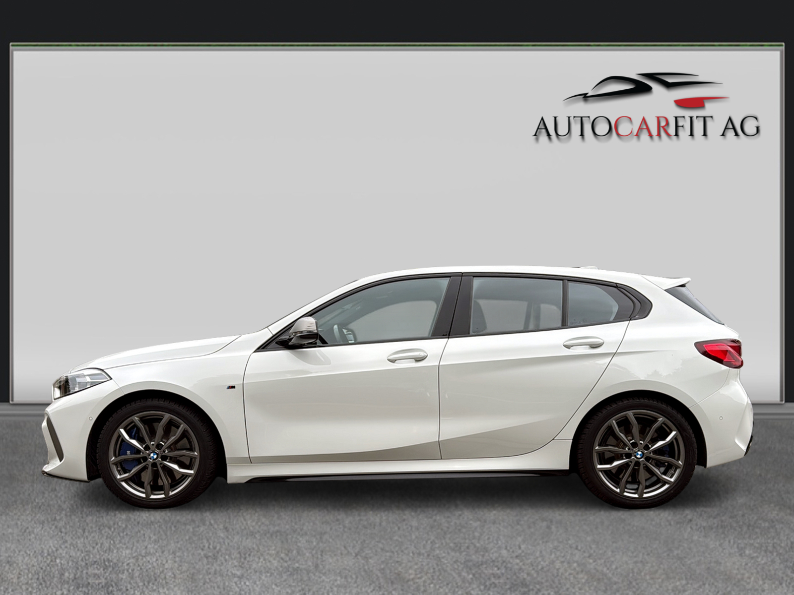 BMW M135i xDrive Steptronic-image-2