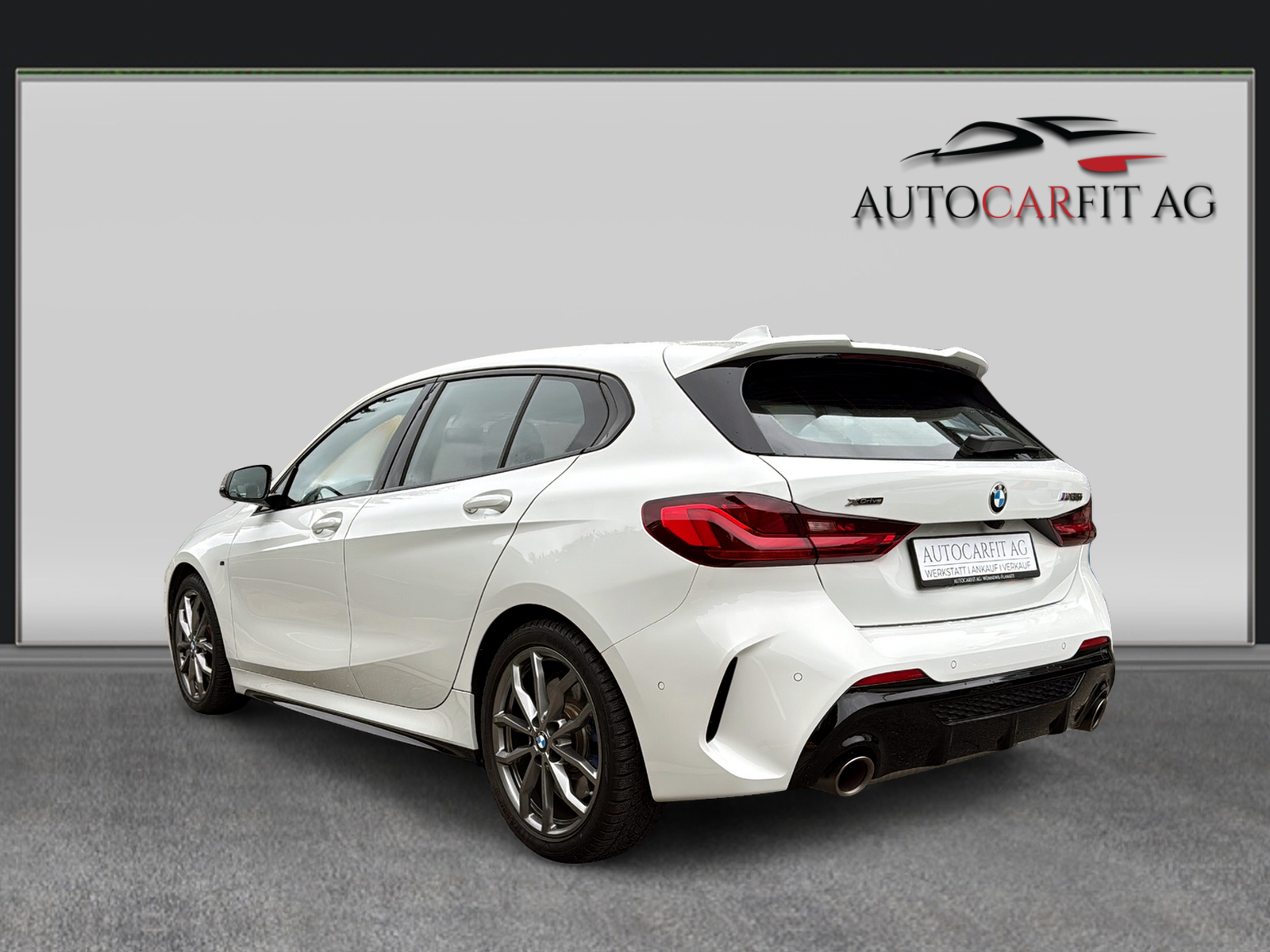 BMW M135i xDrive Steptronic-image-4