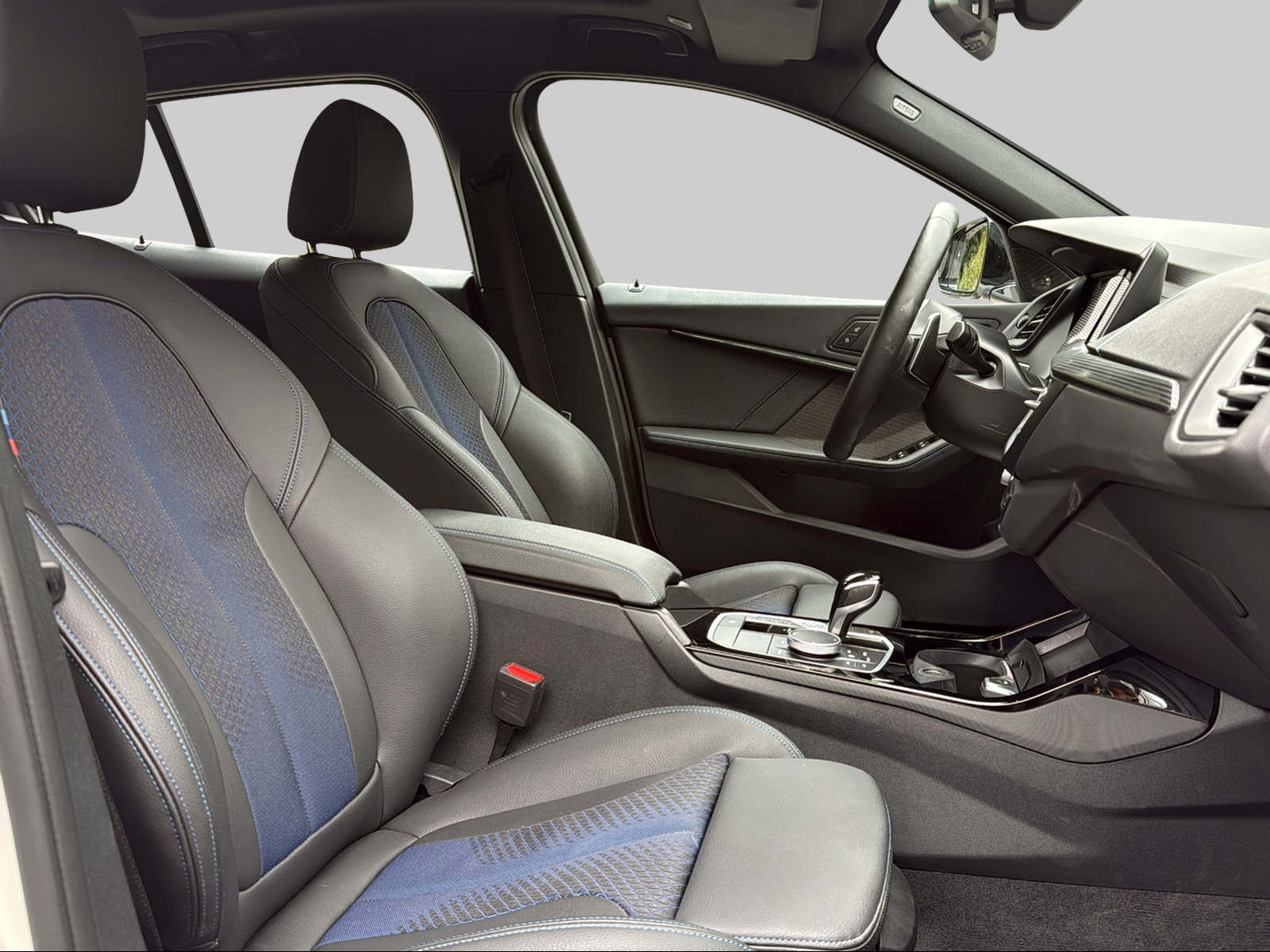 BMW M135i xDrive Steptronic-image-12