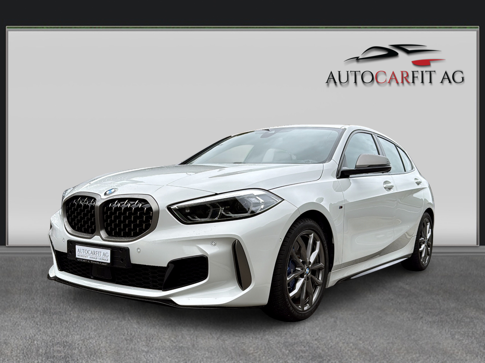 BMW M135i xDrive Steptronic-image-0