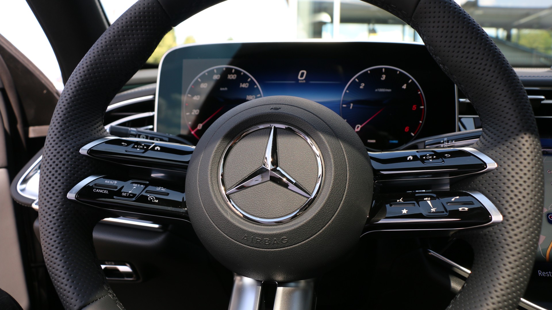 MERCEDES-BENZ E 220 d 4MATIC T-Modell "Swiss Star"-image-10