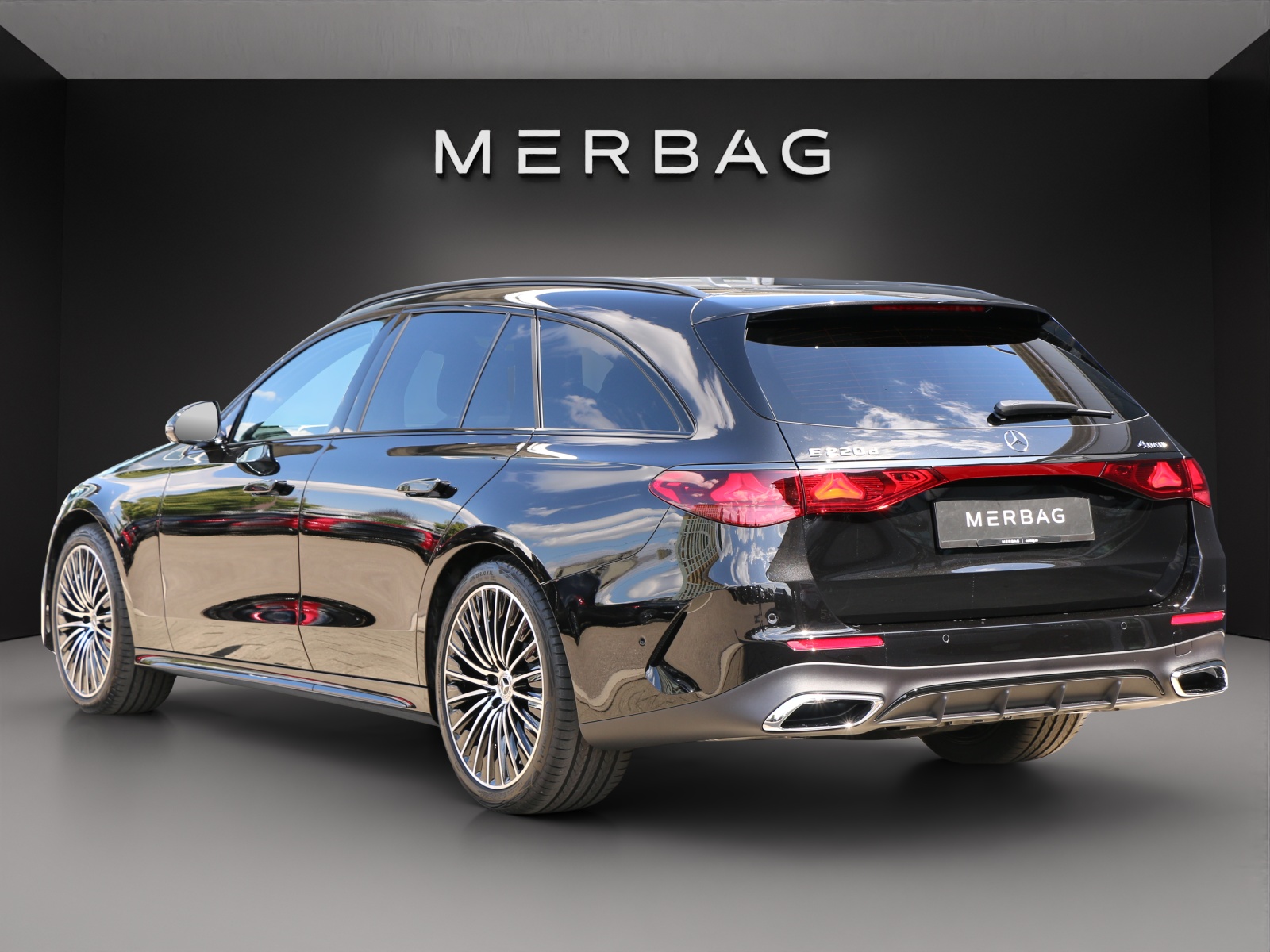 MERCEDES-BENZ E 220 d 4MATIC T-Modell "Swiss Star"-image-2