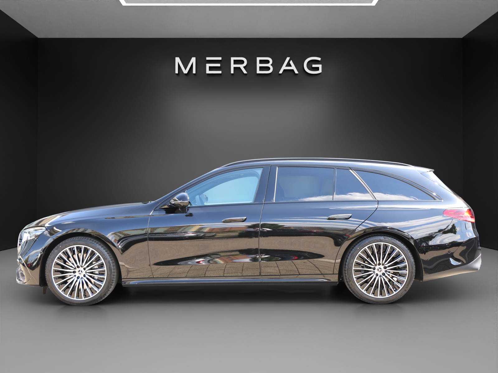 MERCEDES-BENZ E 220 d 4MATIC T-Modell "Swiss Star"-image-1