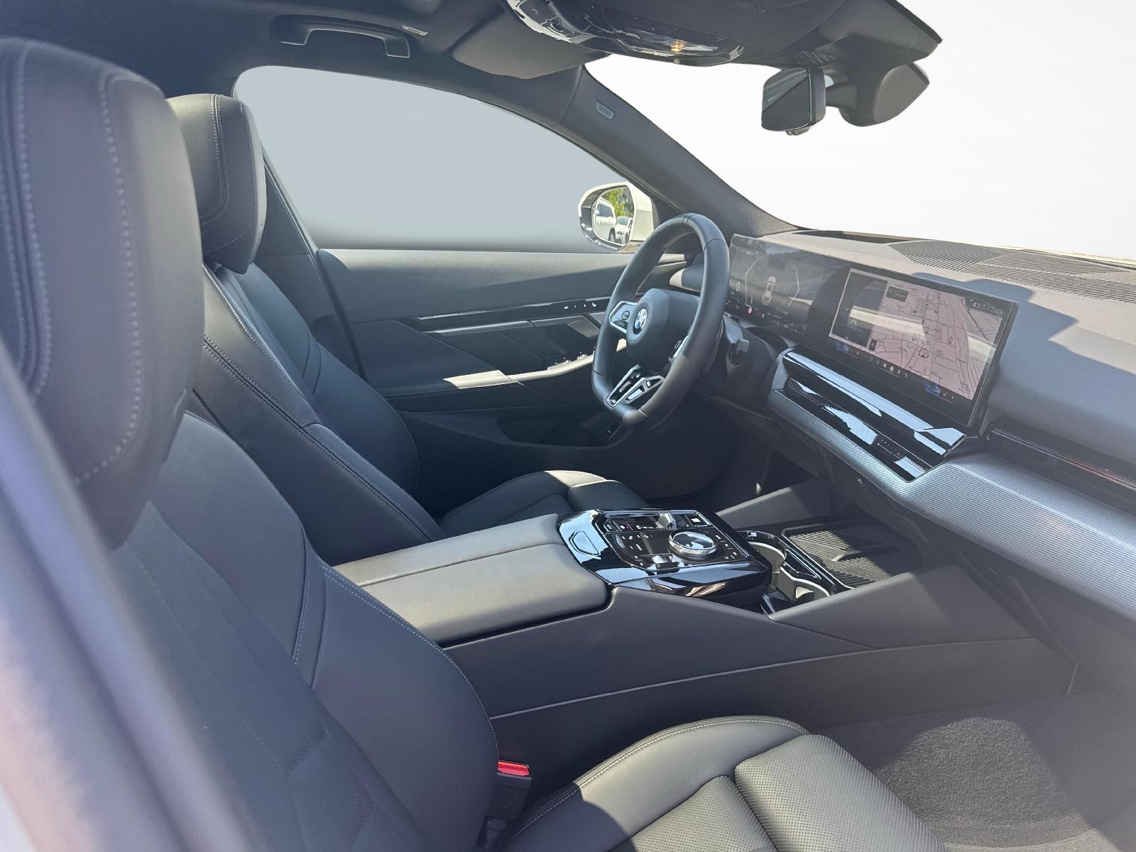 BMW 520d xDrive Touring-image-9