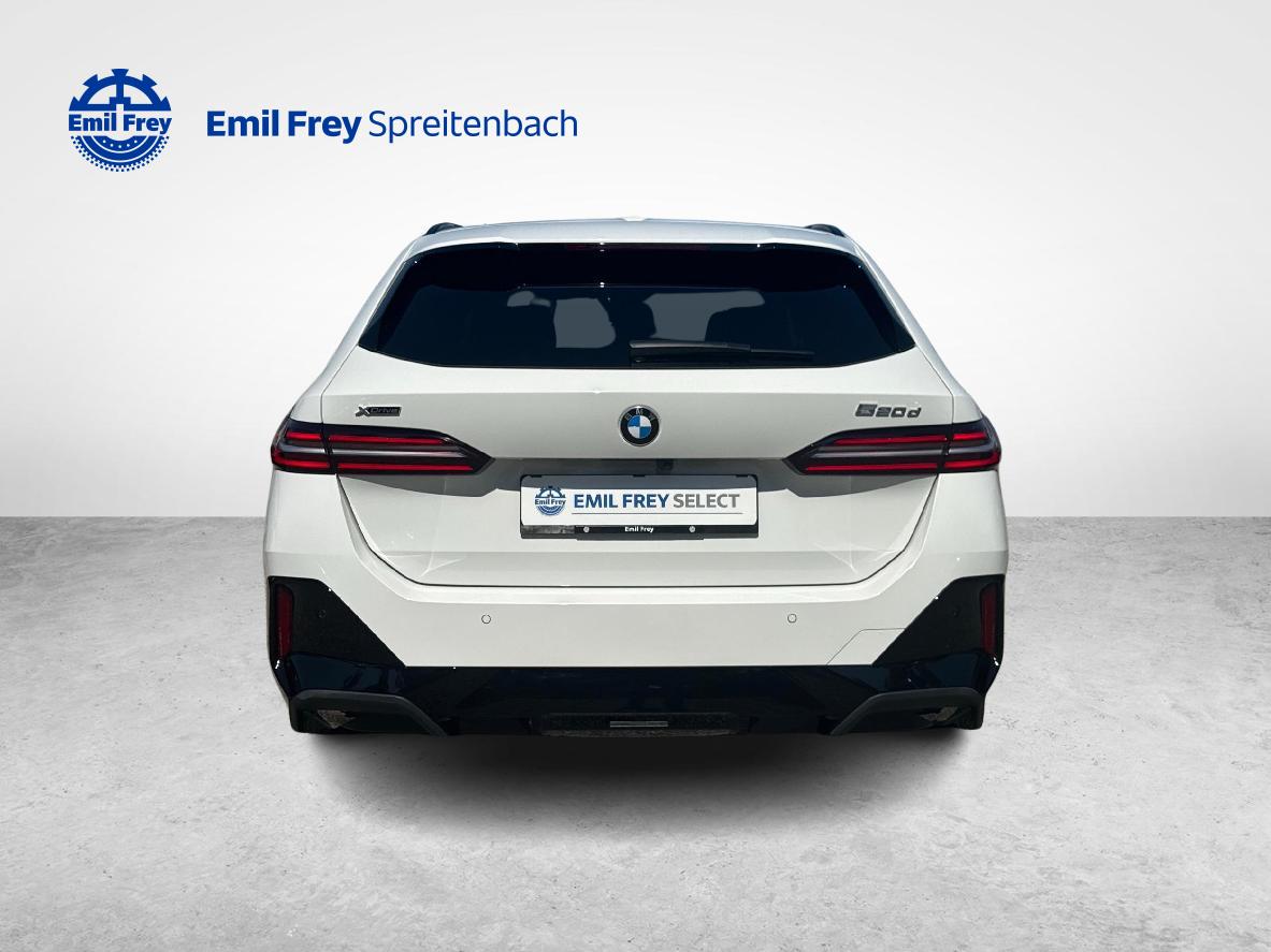 BMW 520d xDrive Touring-showroom-element-3