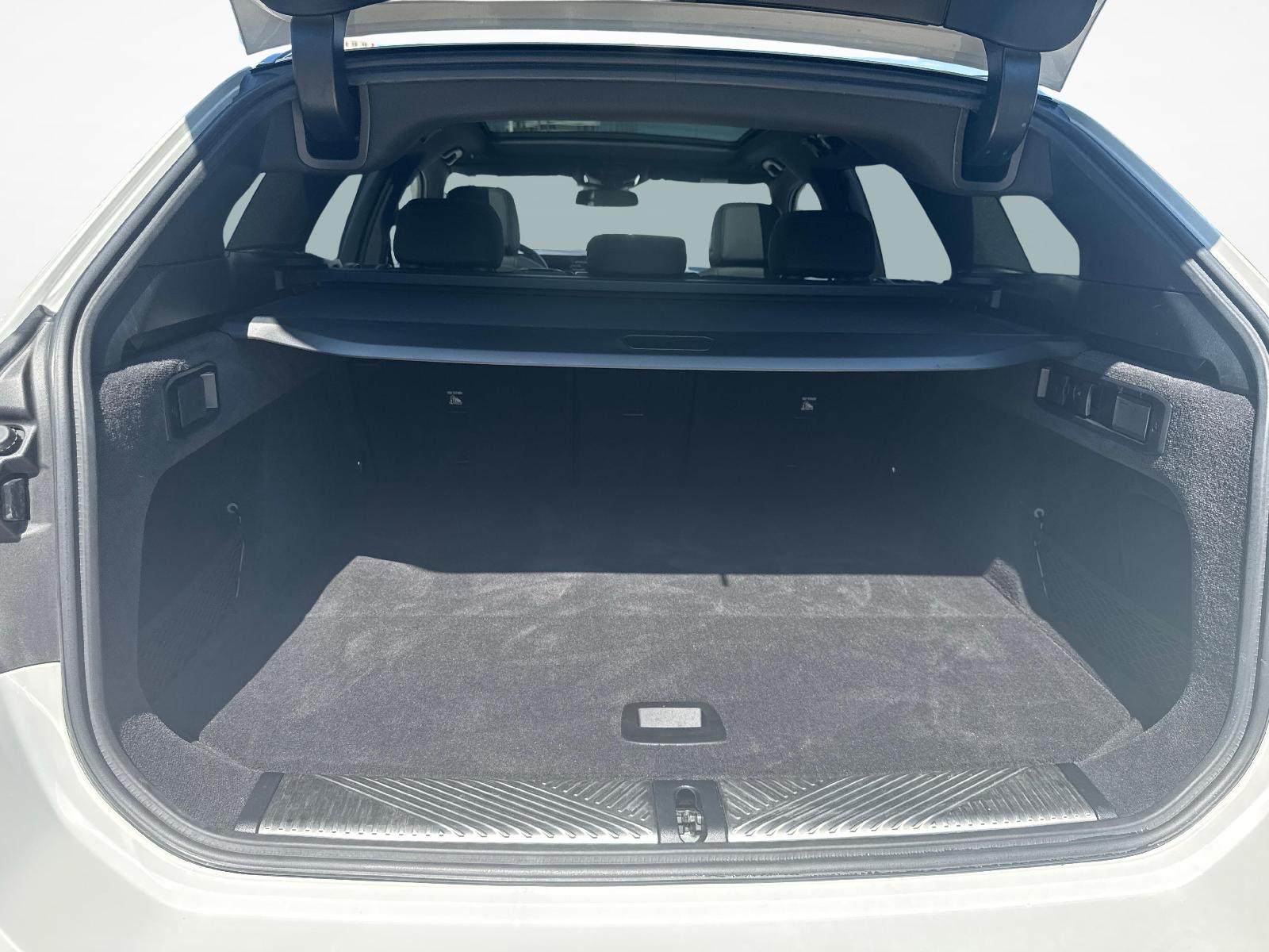 BMW 520d xDrive Touring-image-11