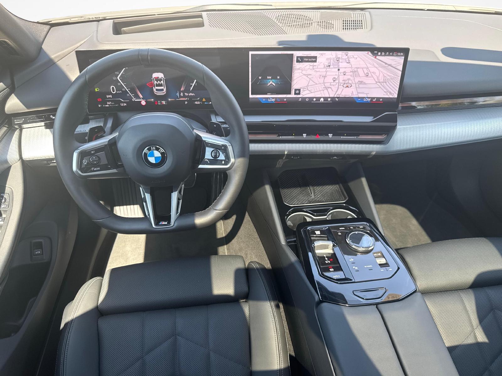 BMW 520d xDrive Touring-image-8