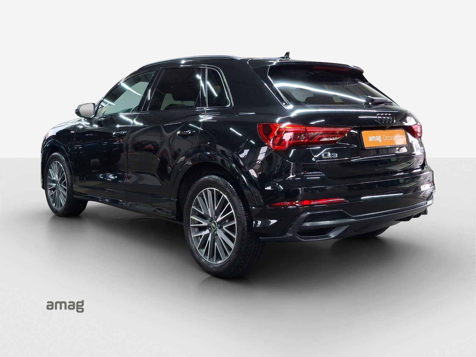 AUDI Q3 40 TDI S line Attraction quattro S-tronic-image-2