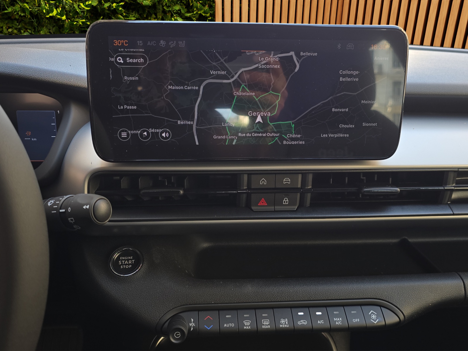 JEEP Avenger 1.2 Turbo MHEV Upland Plus 4xe-image-14