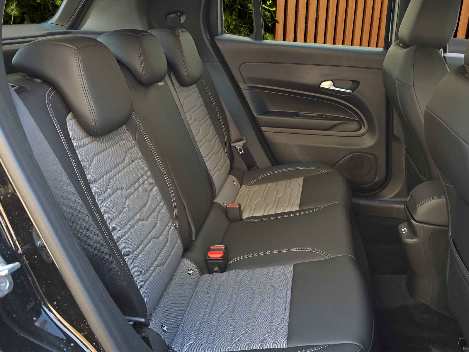 JEEP Avenger 1.2 Turbo MHEV Upland Plus 4xe-image-16